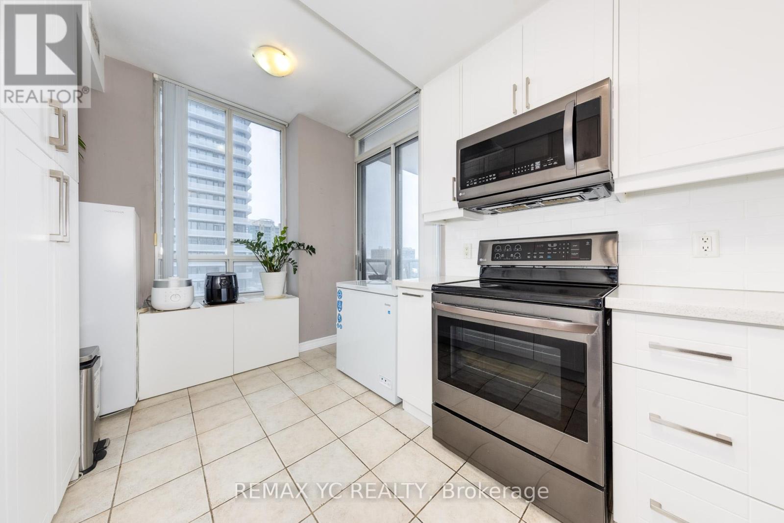 802 - 28 Byng Avenue, Toronto, Ontario  M2N 7H4 - Photo 10 - C12996204