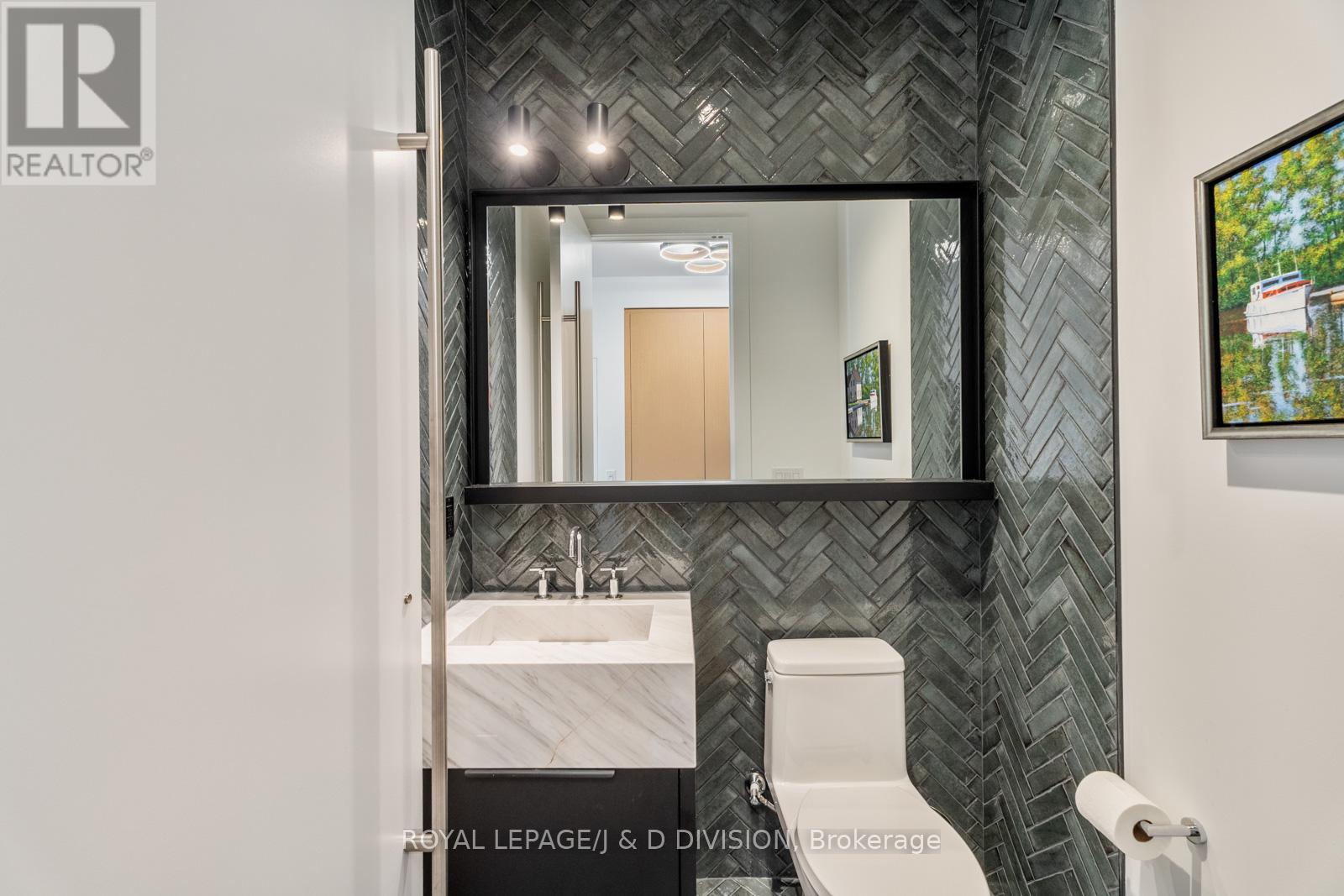 710 - 1 Strathgowan Avenue, Toronto, Ontario  M4N 0B3 - Photo 12 - C12996246