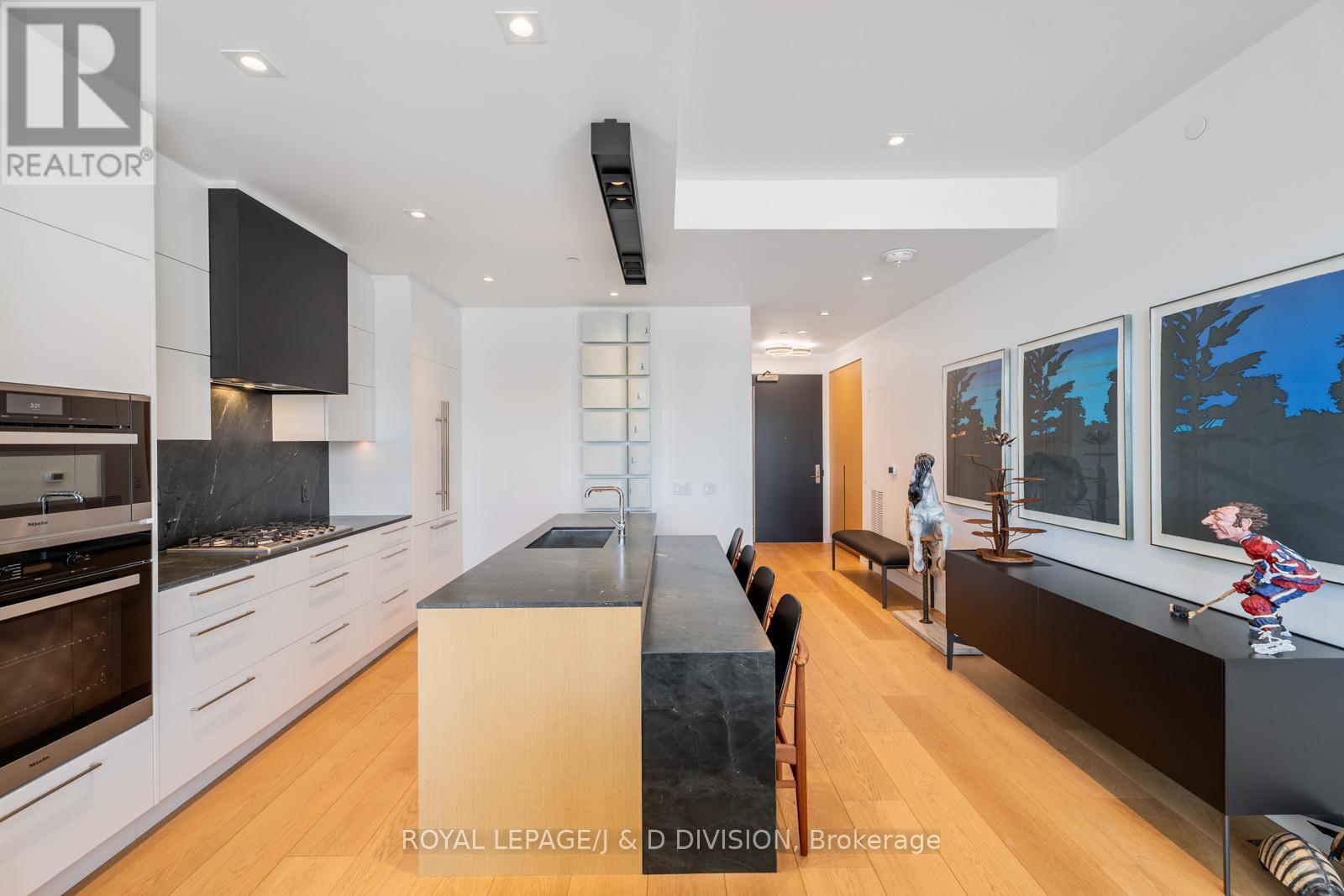 710 - 1 Strathgowan Avenue, Toronto, Ontario  M4N 0B3 - Photo 9 - C12996246