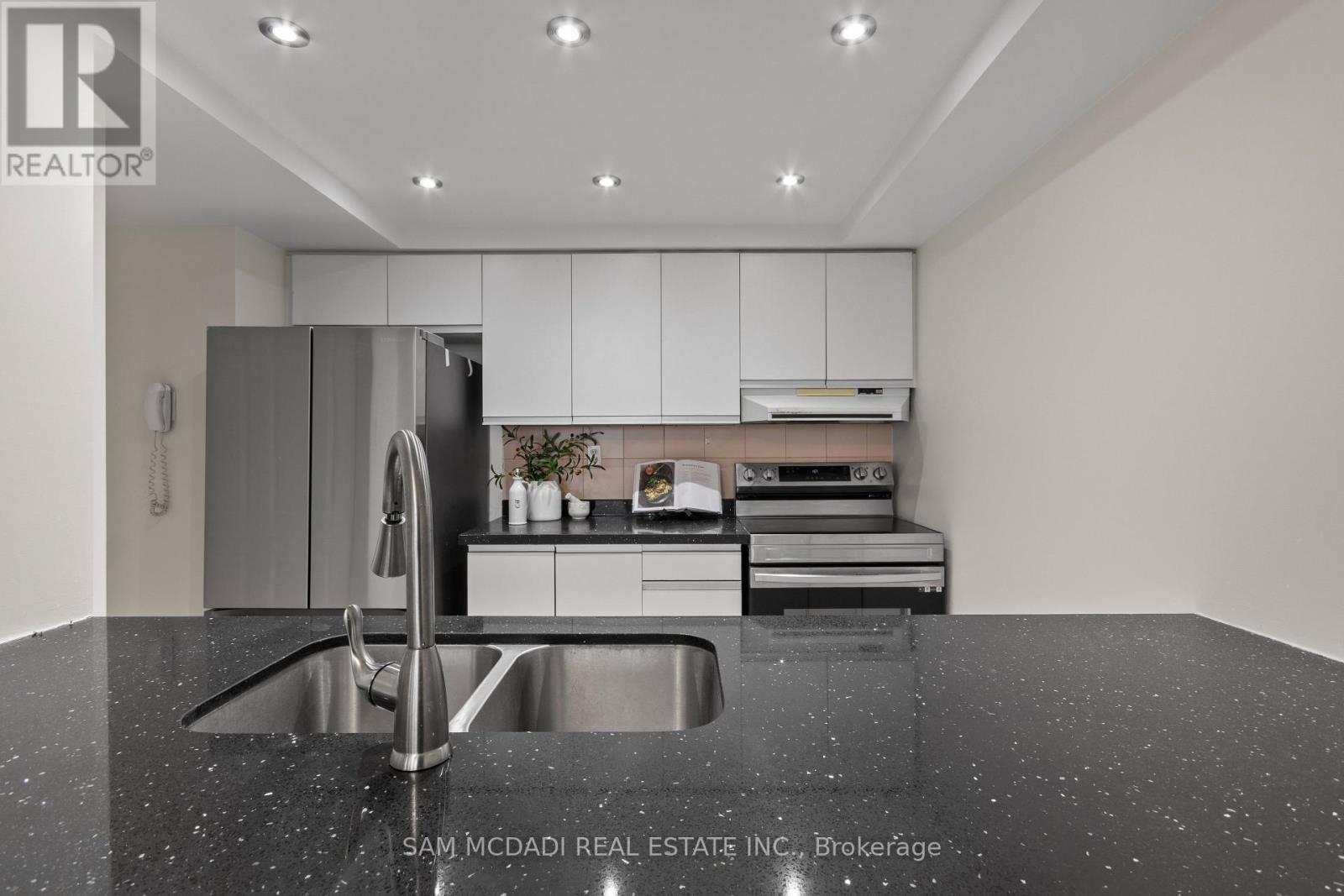 2106 - 24 Hanover Road S, Brampton, Ontario  L6S 5K8 - Photo 4 - W12900910