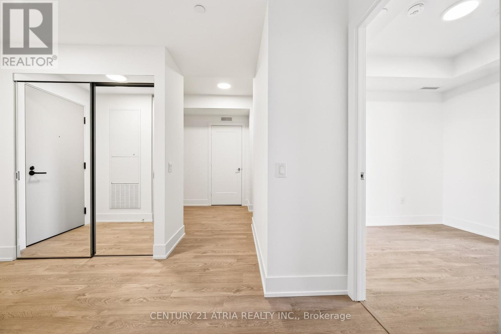 532 - 858 Dupont Street, Toronto, Ontario M6G 0C1 - Photo 12 - W12990562