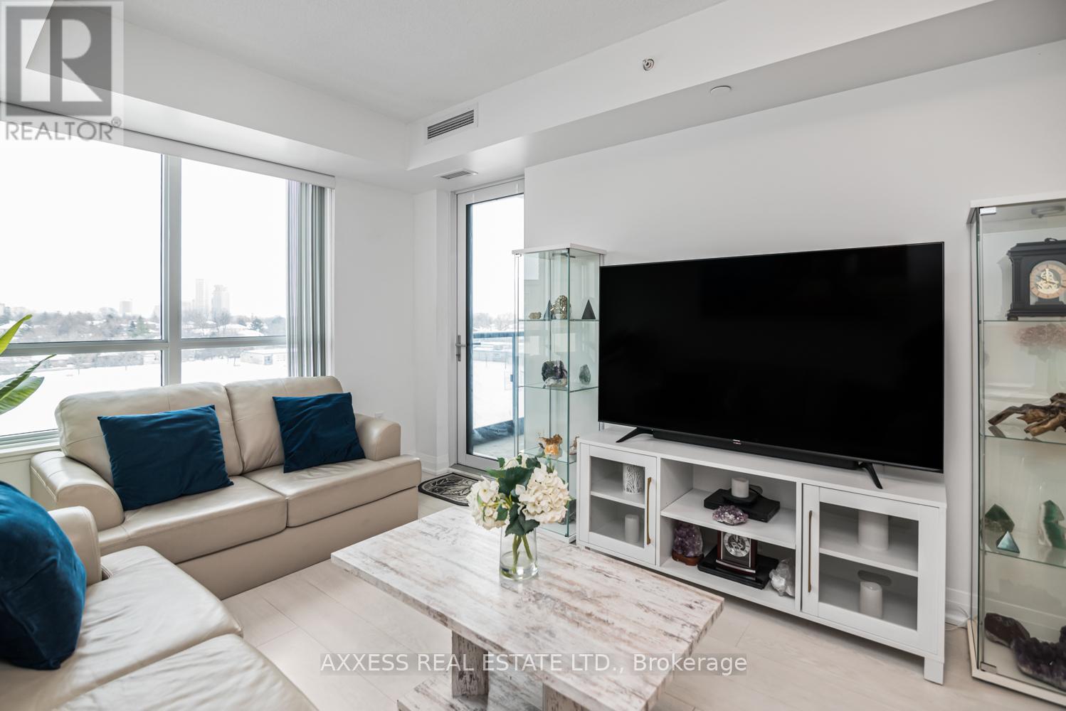 619 - 10 Gibbs Road, Toronto, Ontario  M9B 0E2 - Photo 5 - W12994186