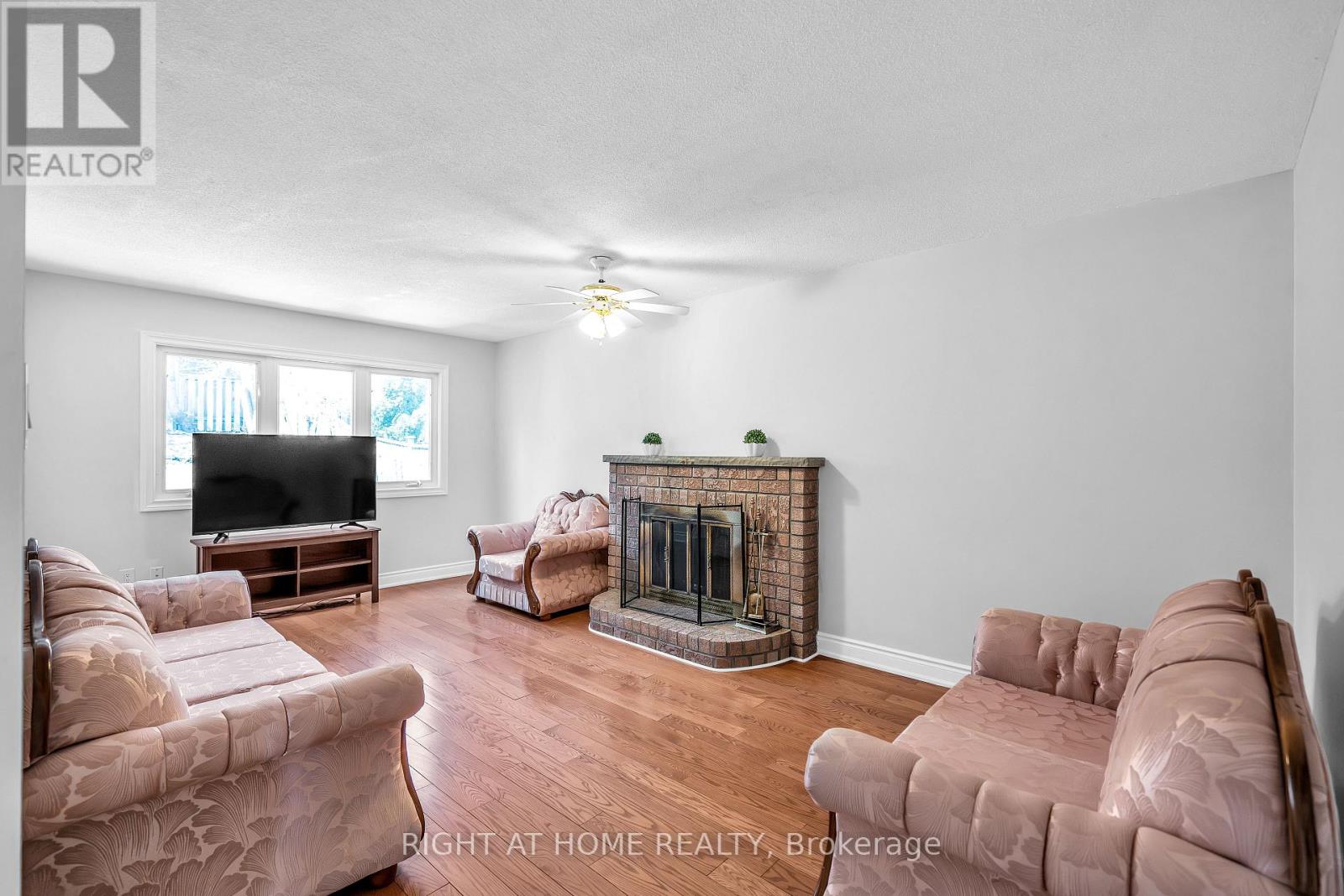 1657 Dellbrook Avenue, Pickering, Ontario  L1X 2B8 - Photo 10 - E12996080