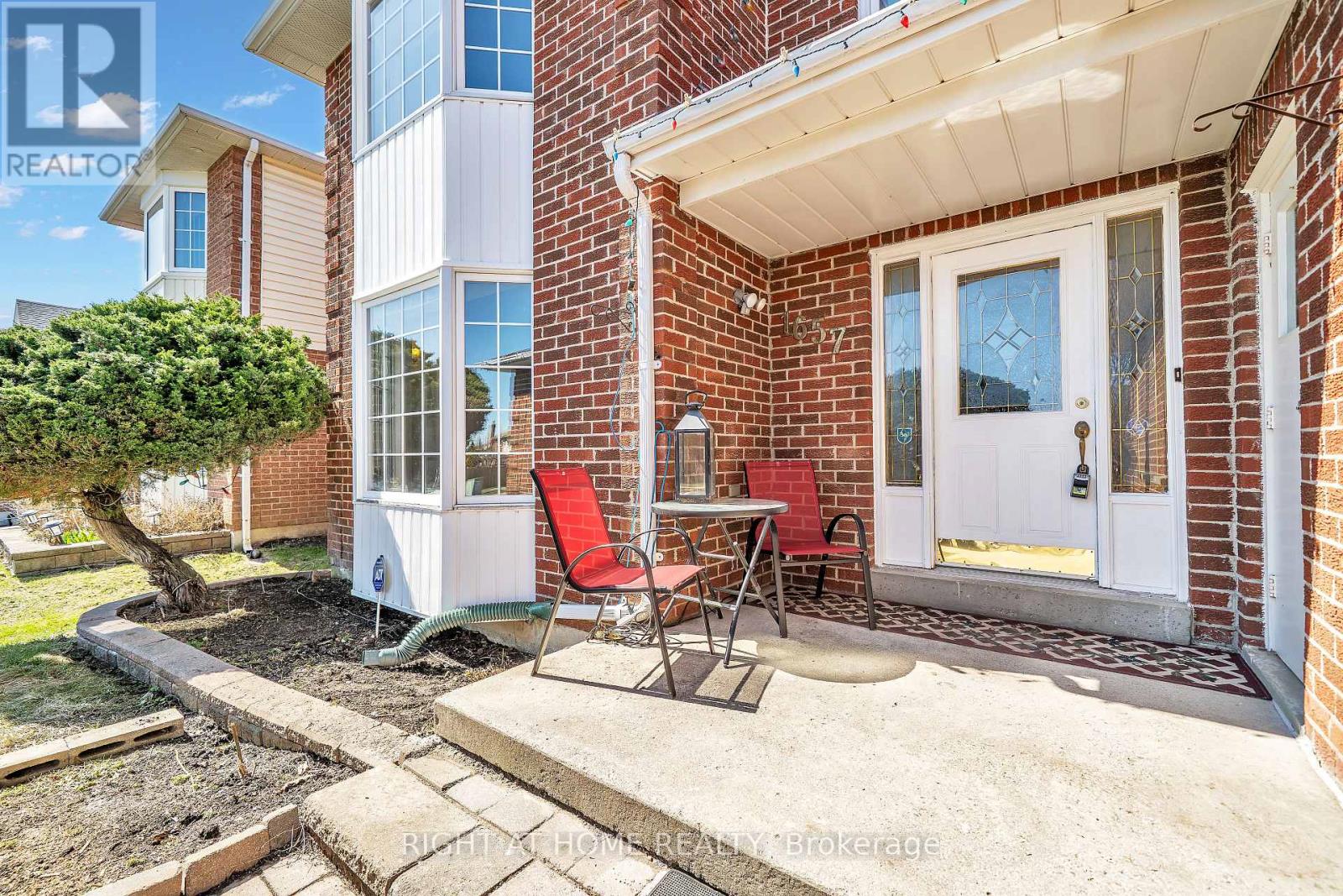 1657 Dellbrook Avenue, Pickering, Ontario  L1X 2B8 - Photo 5 - E12996080