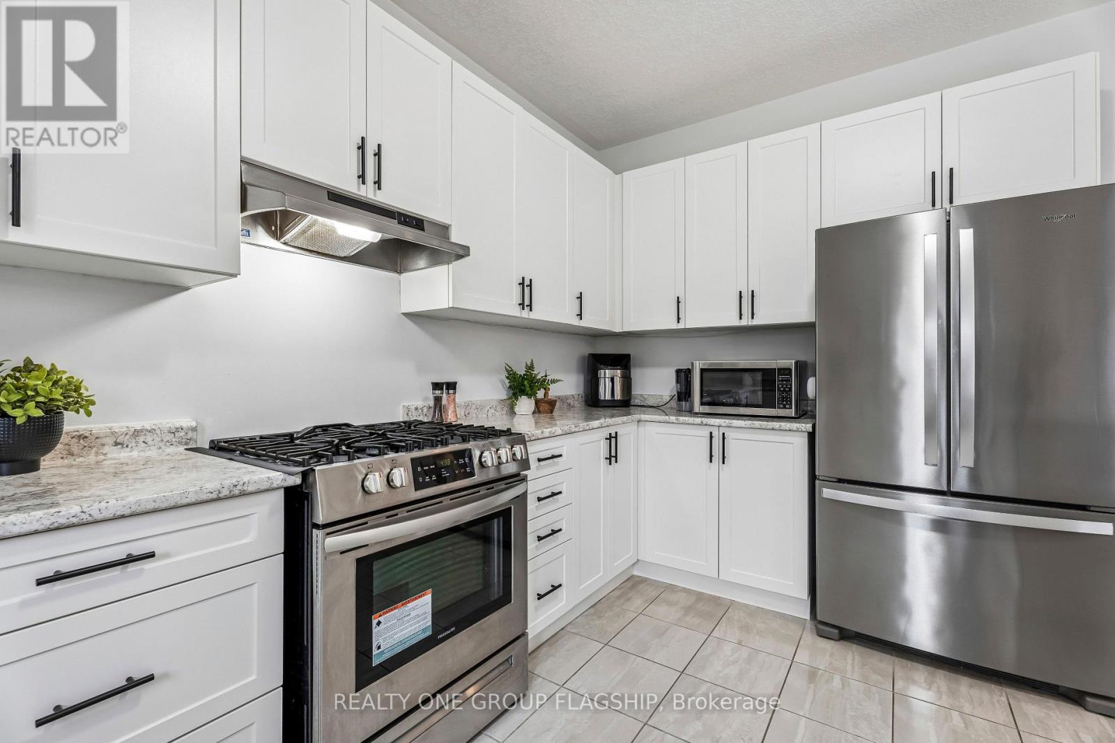 87 Dolomiti Court, Hamilton, Ontario  L0R 1P0 - Photo 9 - X12962526