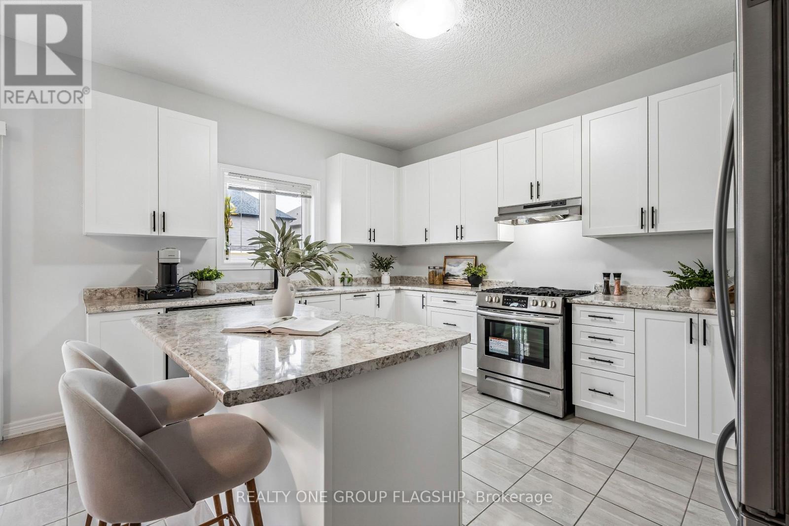 87 Dolomiti Court, Hamilton, Ontario  L0R 1P0 - Photo 8 - X12962526