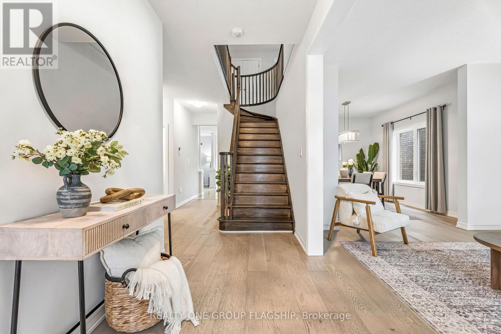 87 Dolomiti Court, Hamilton, Ontario  L0R 1P0 - Photo 4 - X12962526