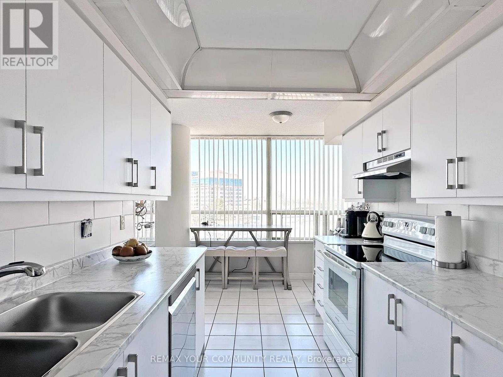 514 - 7 Townsgate Drive, Vaughan, Ontario  L4J 7Z9 - Photo 14 - N12996044