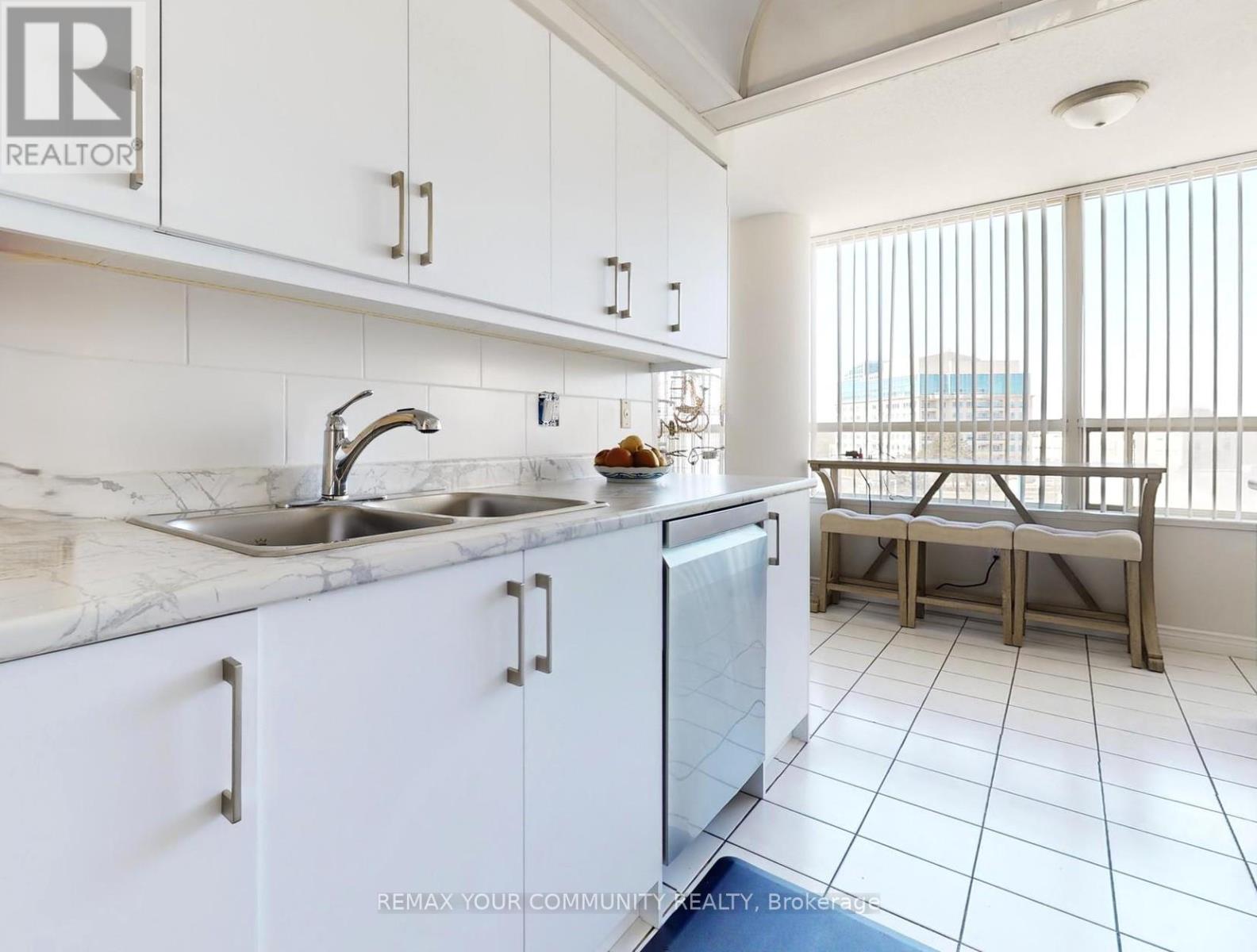 514 - 7 Townsgate Drive, Vaughan, Ontario  L4J 7Z9 - Photo 15 - N12996044