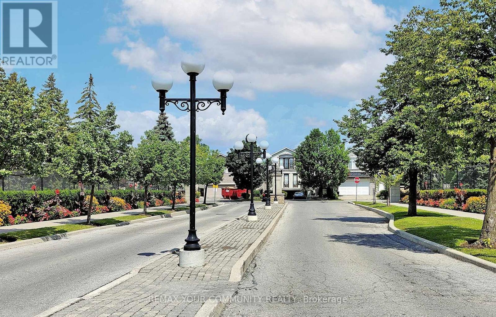 514 - 7 Townsgate Drive, Vaughan, Ontario  L4J 7Z9 - Photo 3 - N12996044