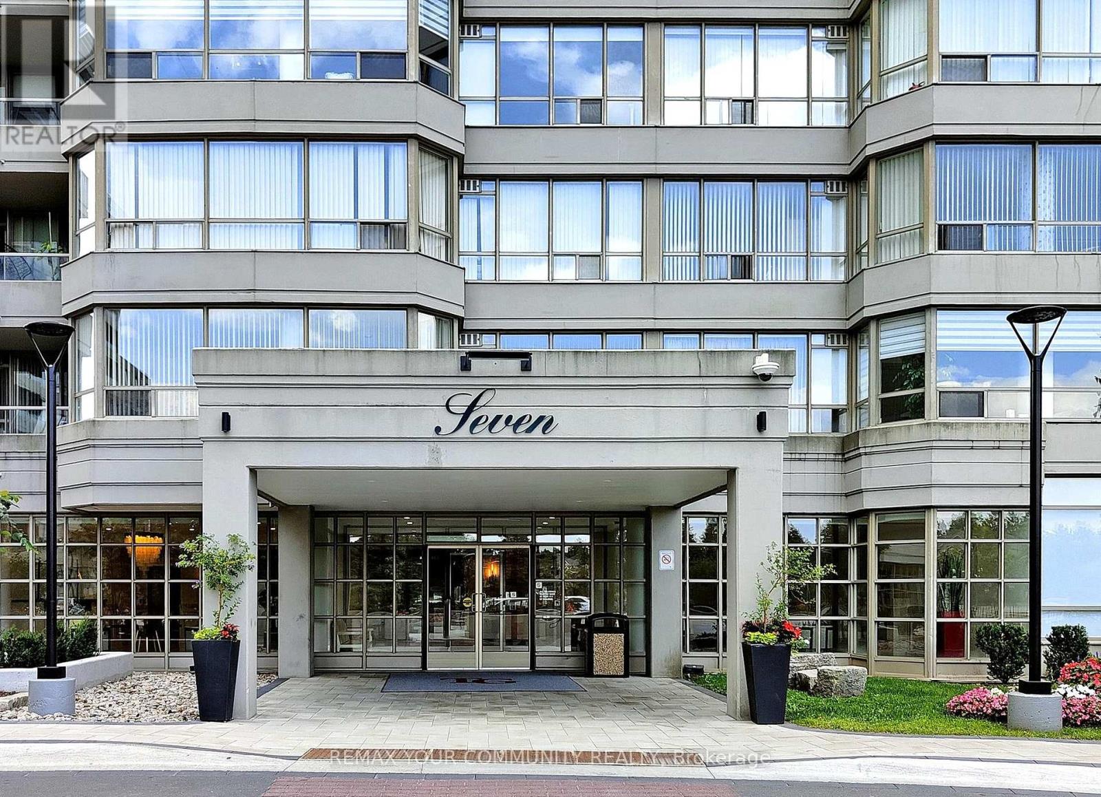 514 - 7 Townsgate Drive, Vaughan, Ontario  L4J 7Z9 - Photo 5 - N12996044