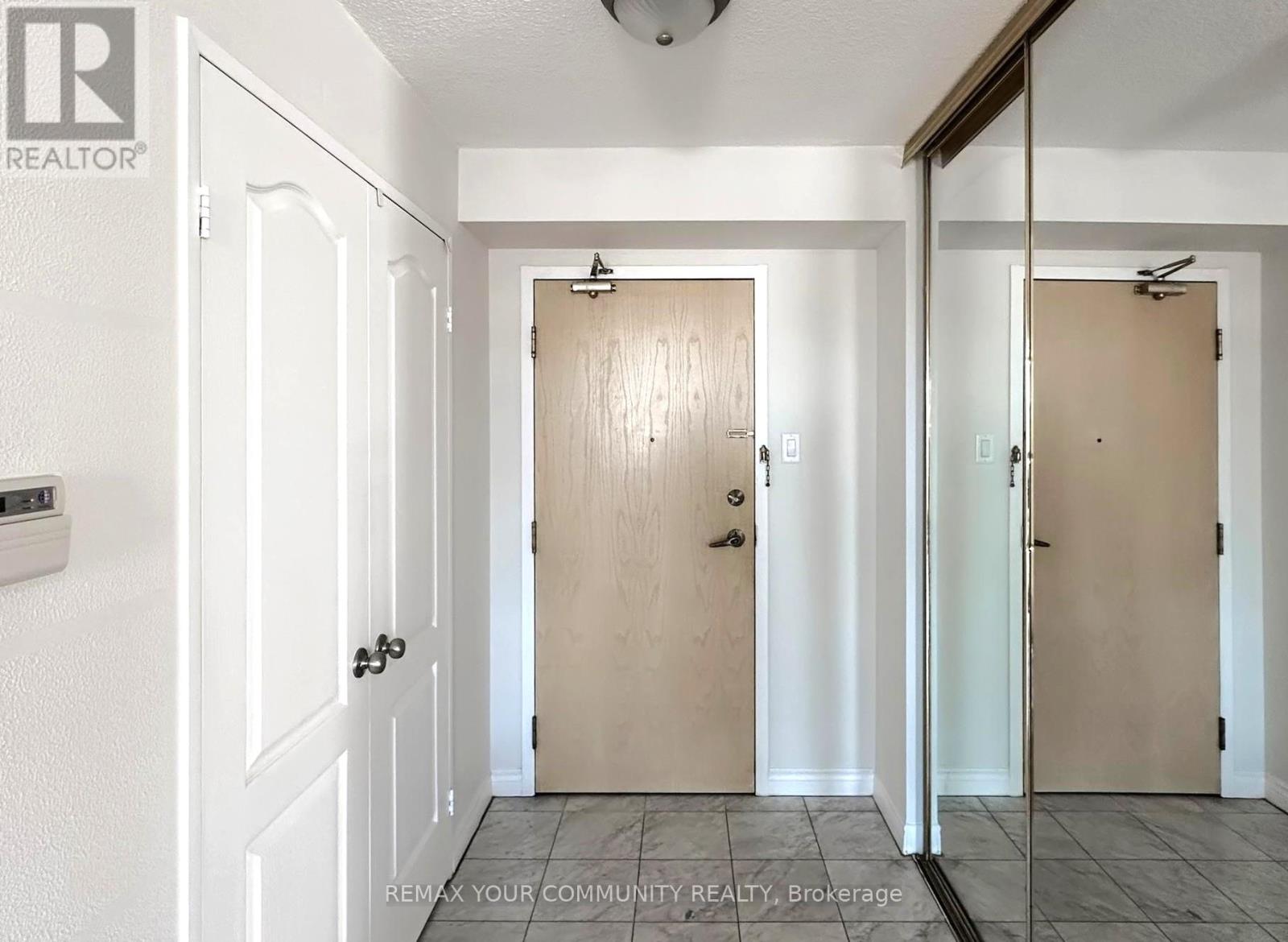 514 - 7 Townsgate Drive, Vaughan, Ontario  L4J 7Z9 - Photo 8 - N12996044