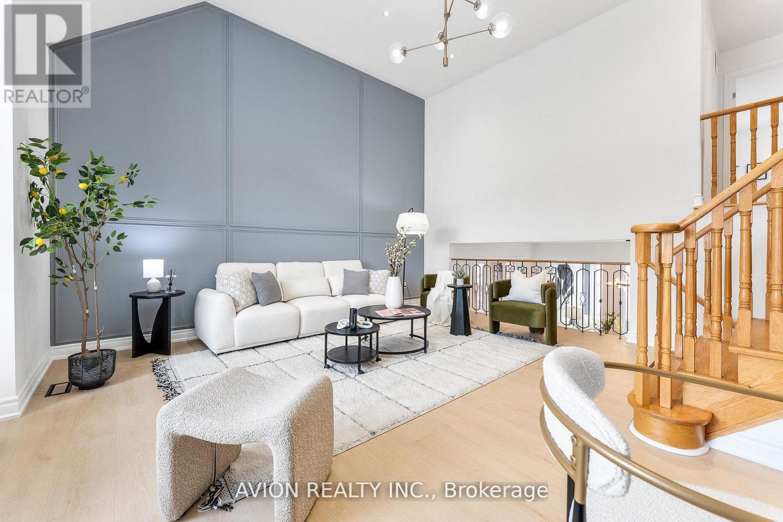 33 BROCKDALE STREET, Richmond Hill, Ontario