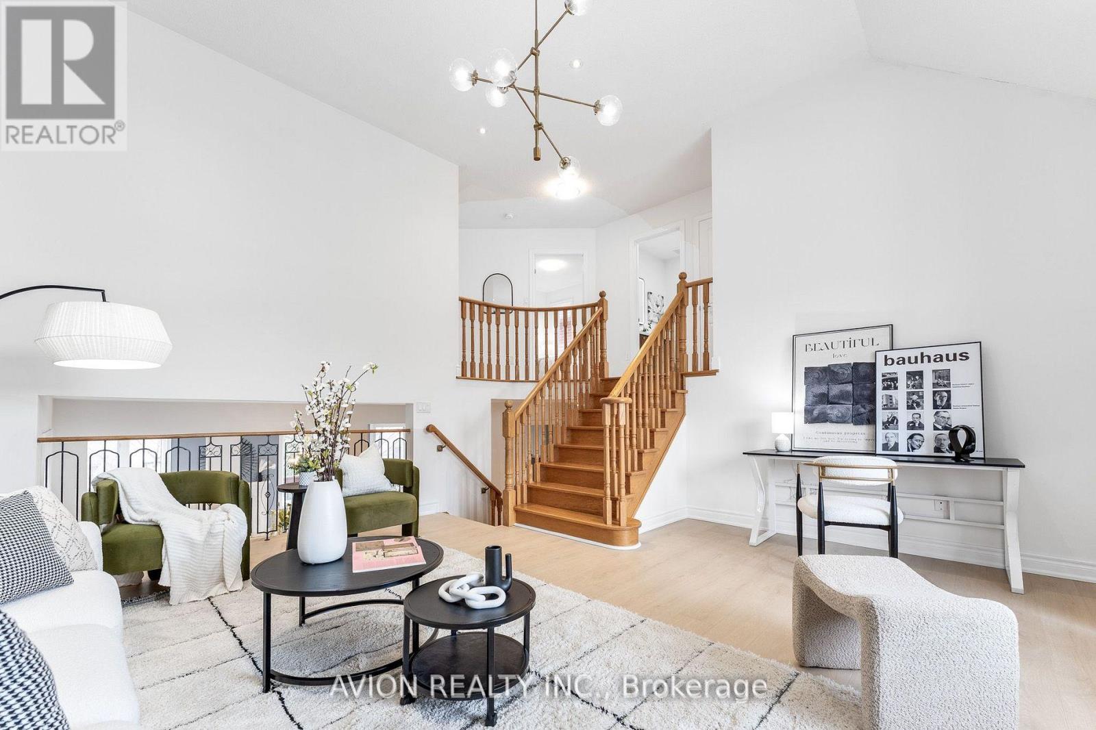 33 Brockdale Street, Richmond Hill, Ontario  L4E 4W1 - Photo 12 - N12996068