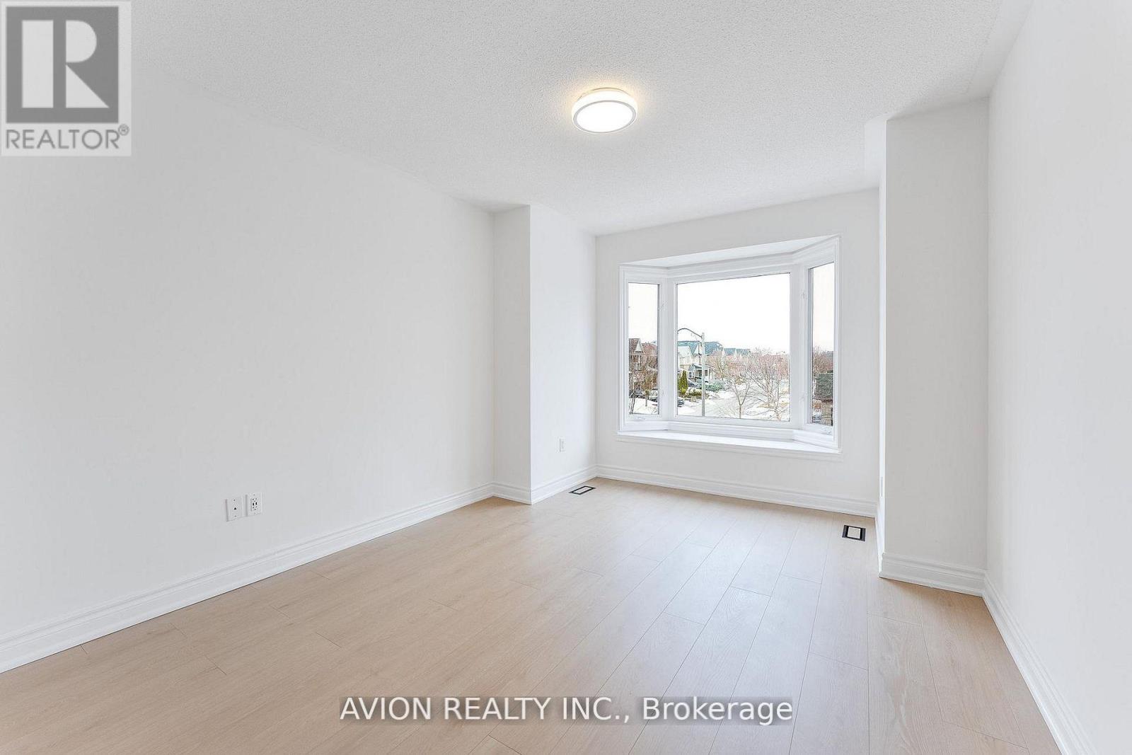 33 Brockdale Street, Richmond Hill, Ontario  L4E 4W1 - Photo 18 - N12996068