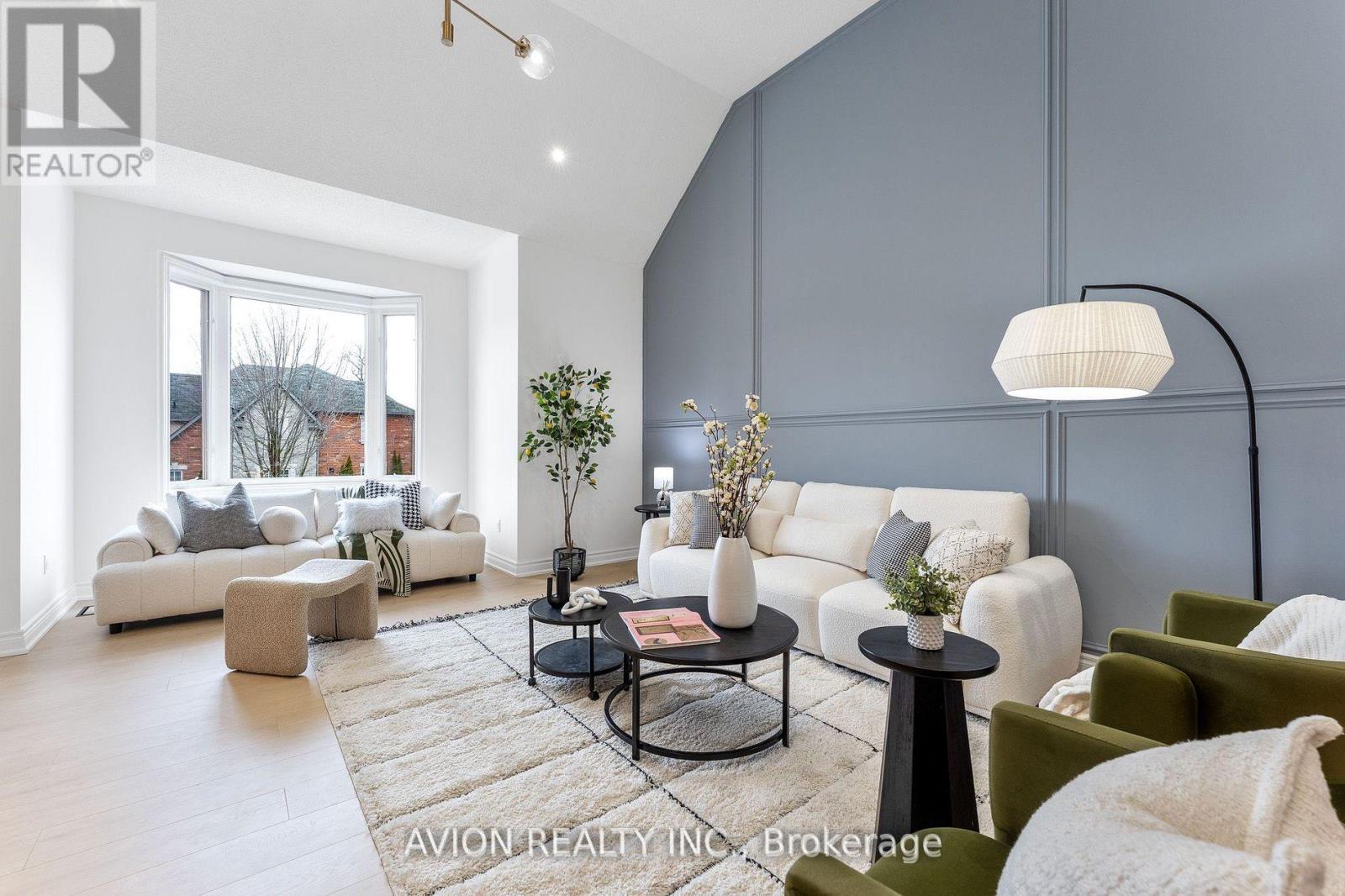 33 Brockdale Street, Richmond Hill, Ontario  L4E 4W1 - Photo 2 - N12996068