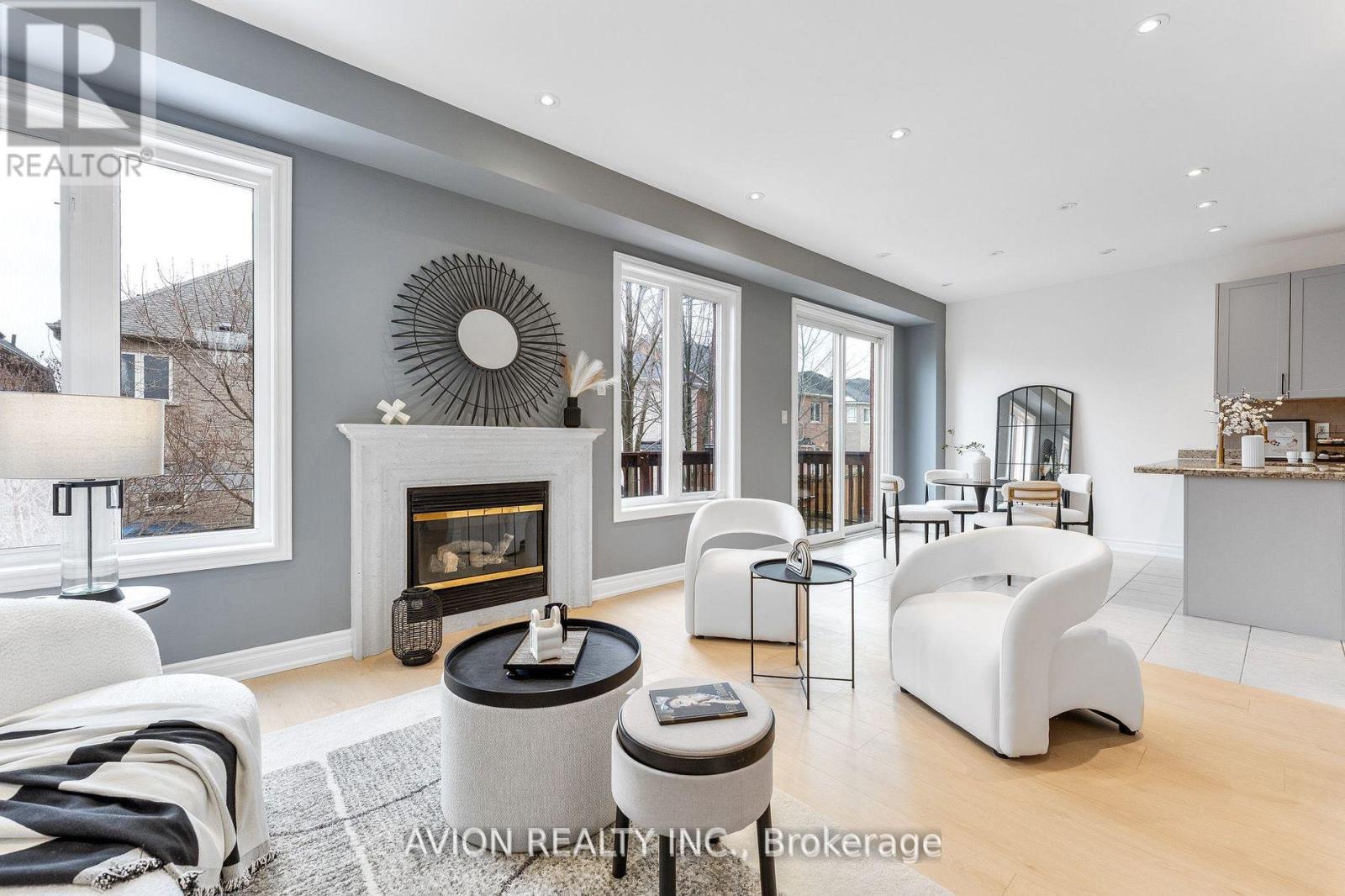 33 Brockdale Street, Richmond Hill, Ontario  L4E 4W1 - Photo 3 - N12996068