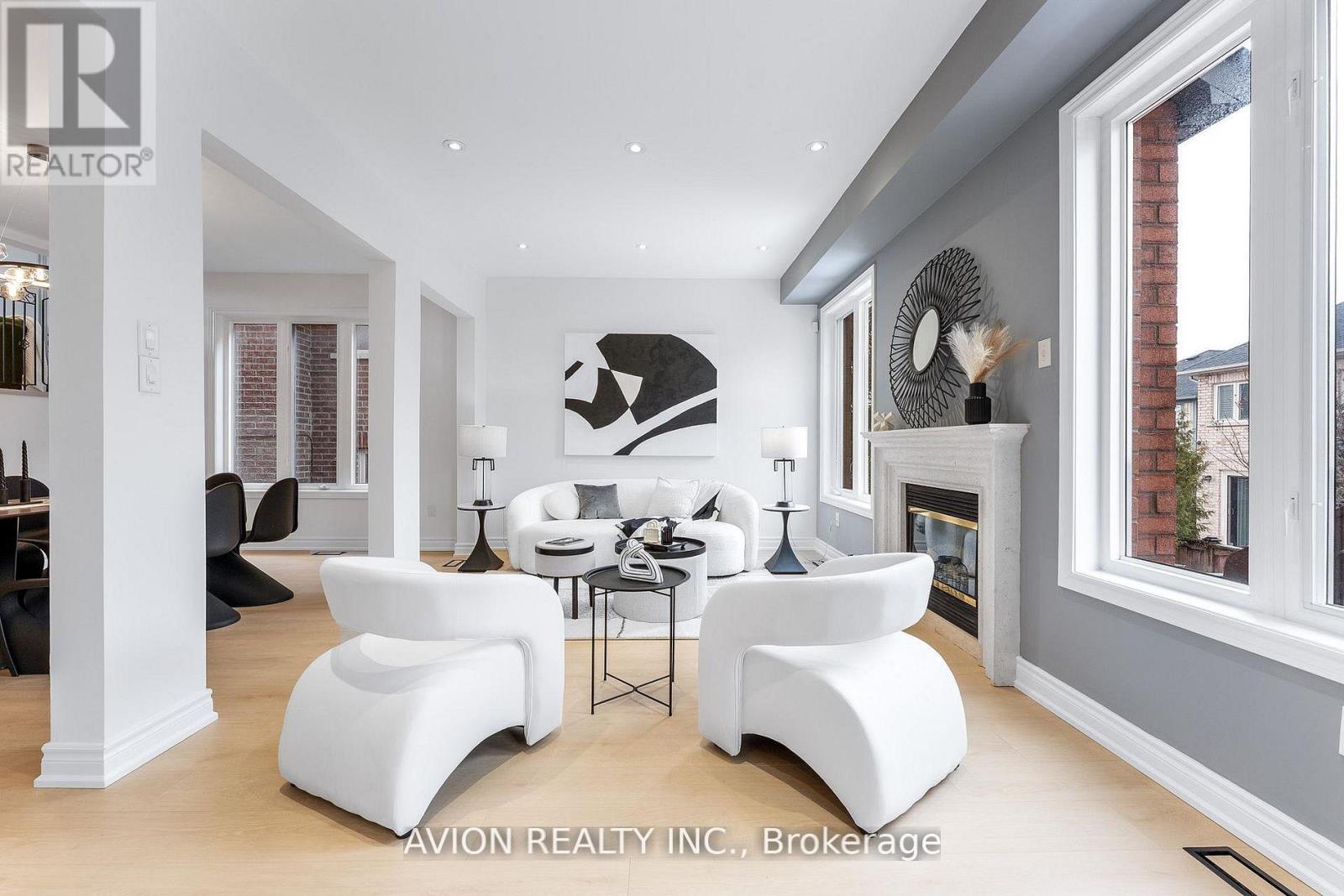 33 Brockdale Street, Richmond Hill, Ontario  L4E 4W1 - Photo 4 - N12996068