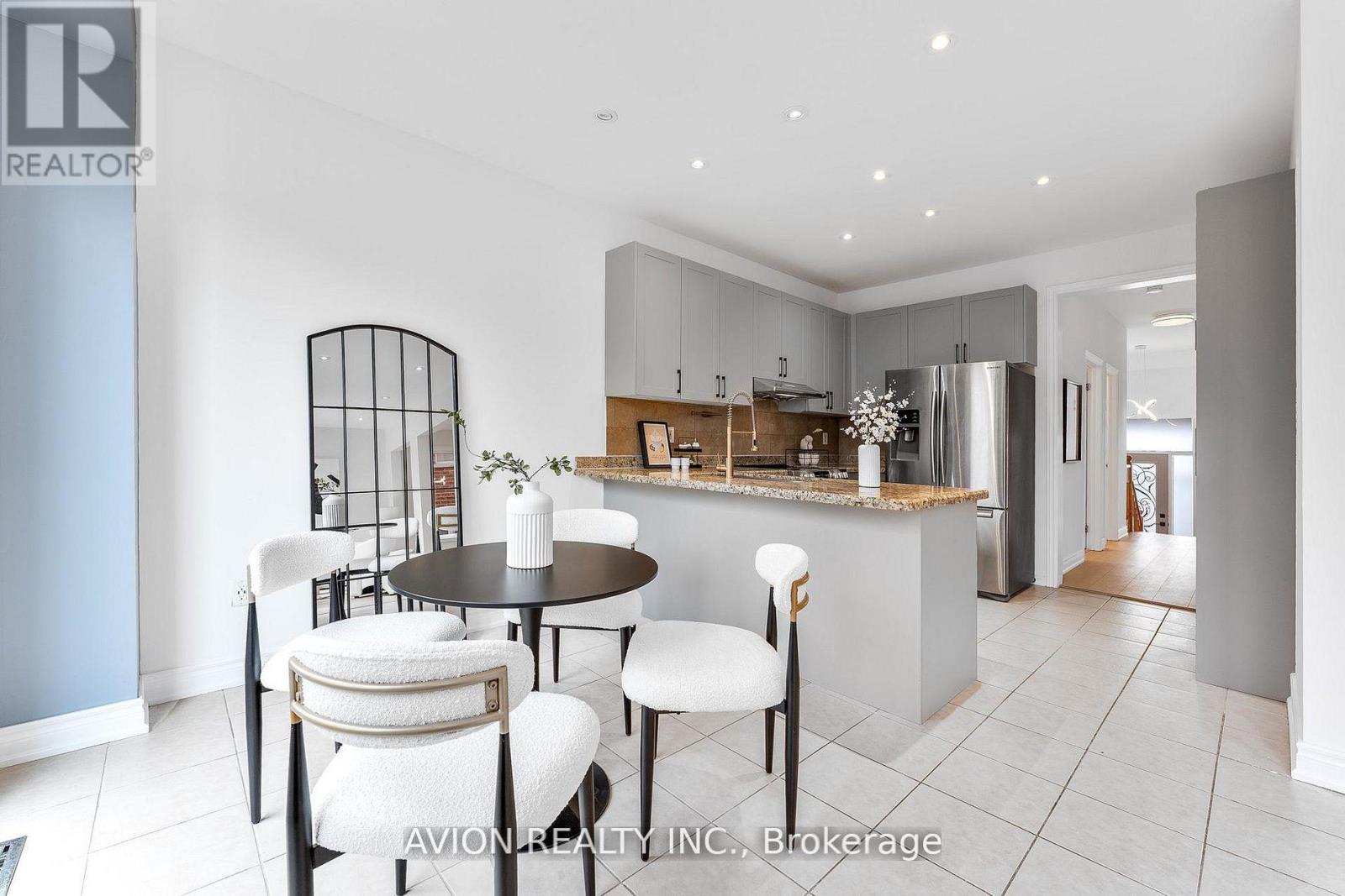 33 Brockdale Street, Richmond Hill, Ontario  L4E 4W1 - Photo 6 - N12996068