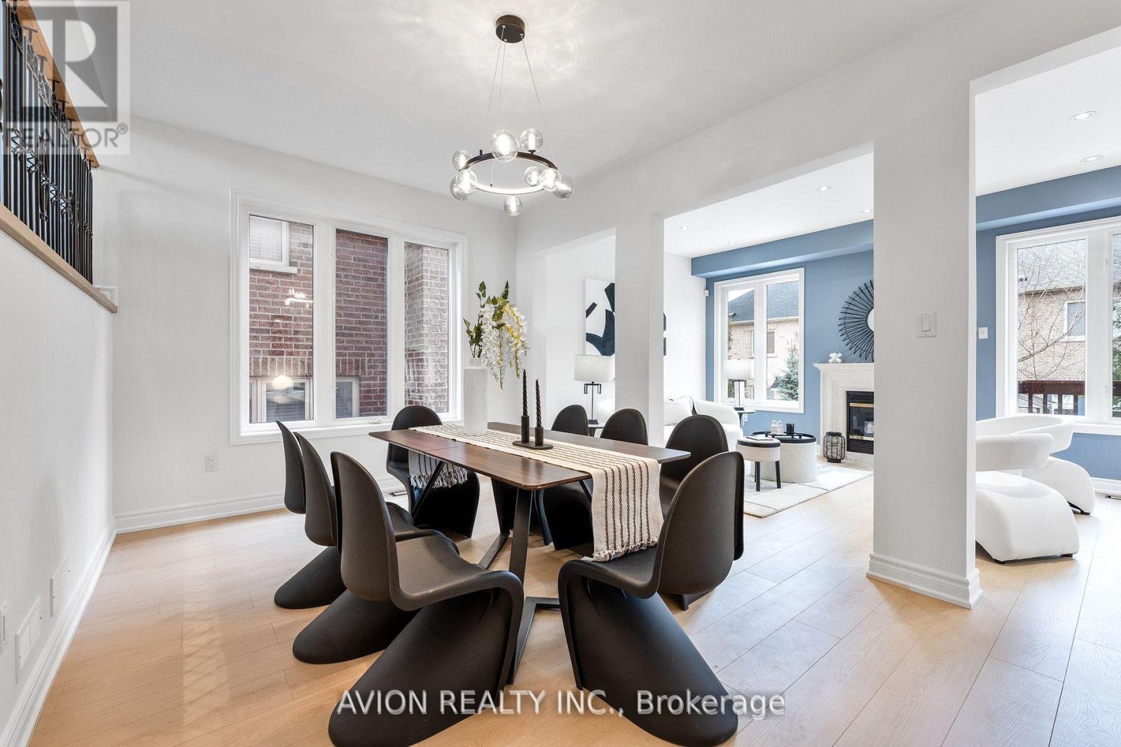 33 Brockdale Street, Richmond Hill, Ontario  L4E 4W1 - Photo 7 - N12996068