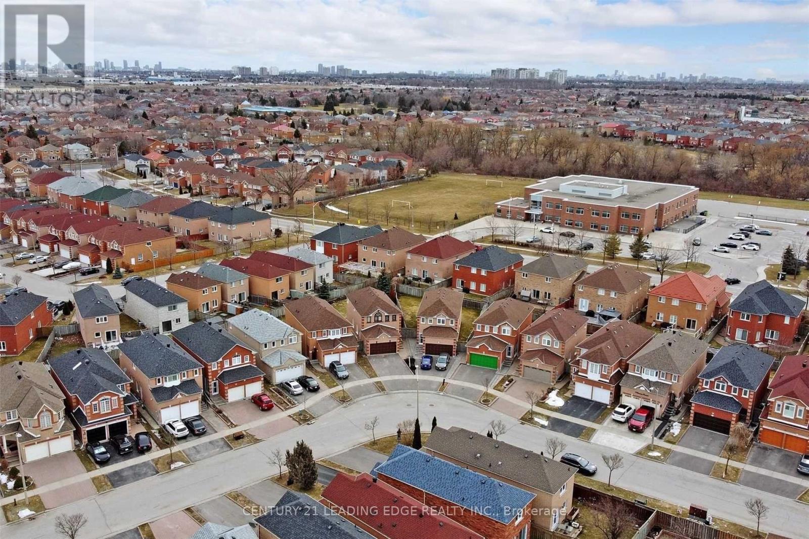 19 Connery Crescent, Markham, Ontario L3S 4E5 - Photo 2 - N12996188