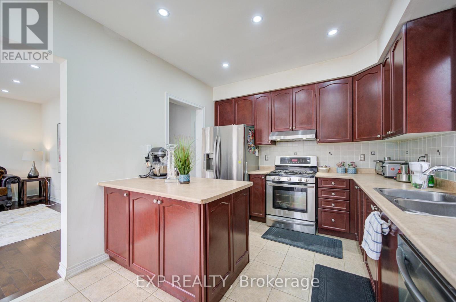 20 Everett Street, Markham, Ontario  L6E 2A4 - Photo 10 - N12996194