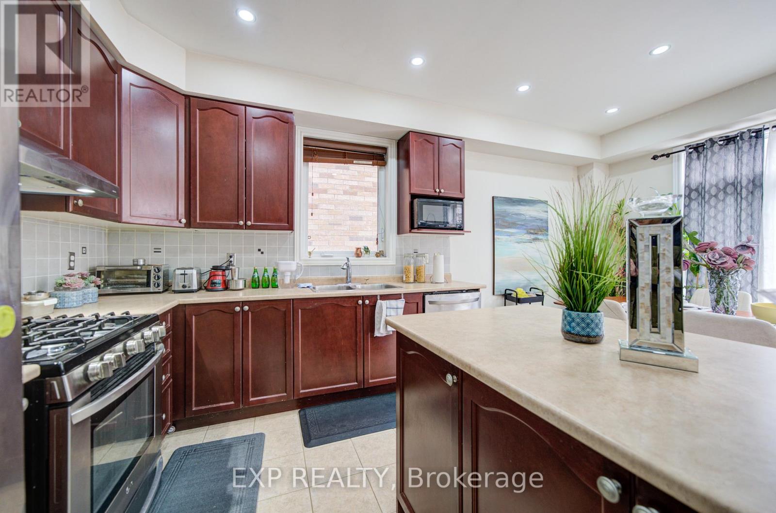 20 Everett Street, Markham, Ontario  L6E 2A4 - Photo 11 - N12996194