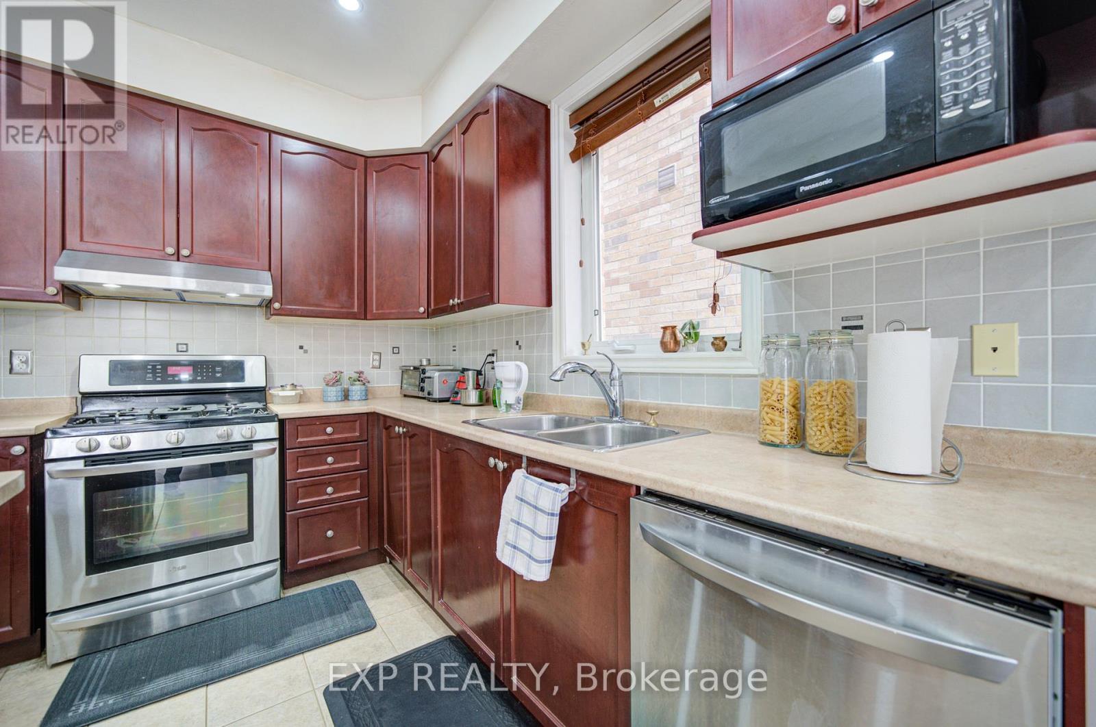 20 Everett Street, Markham, Ontario  L6E 2A4 - Photo 14 - N12996194