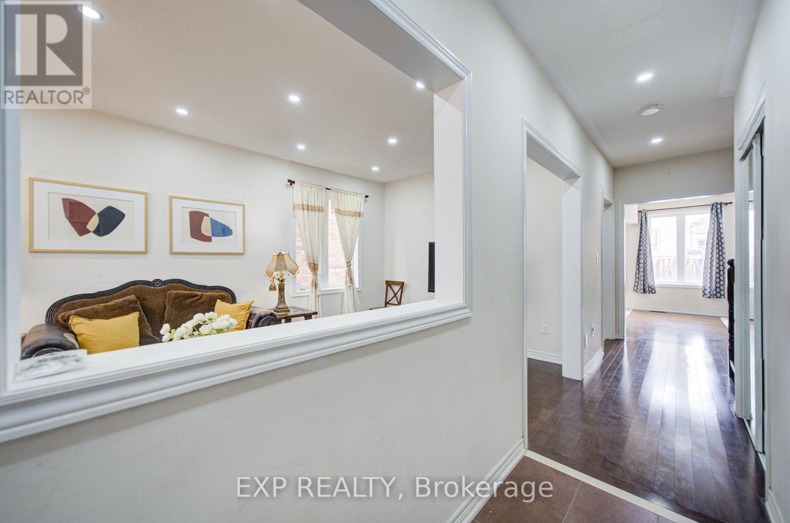 20 Everett Street, Markham, Ontario  L6E 2A4 - Photo 2 - N12996194