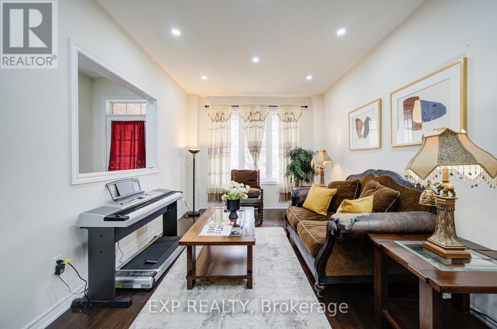 20 Everett Street, Markham, Ontario  L6E 2A4 - Photo 4 - N12996194