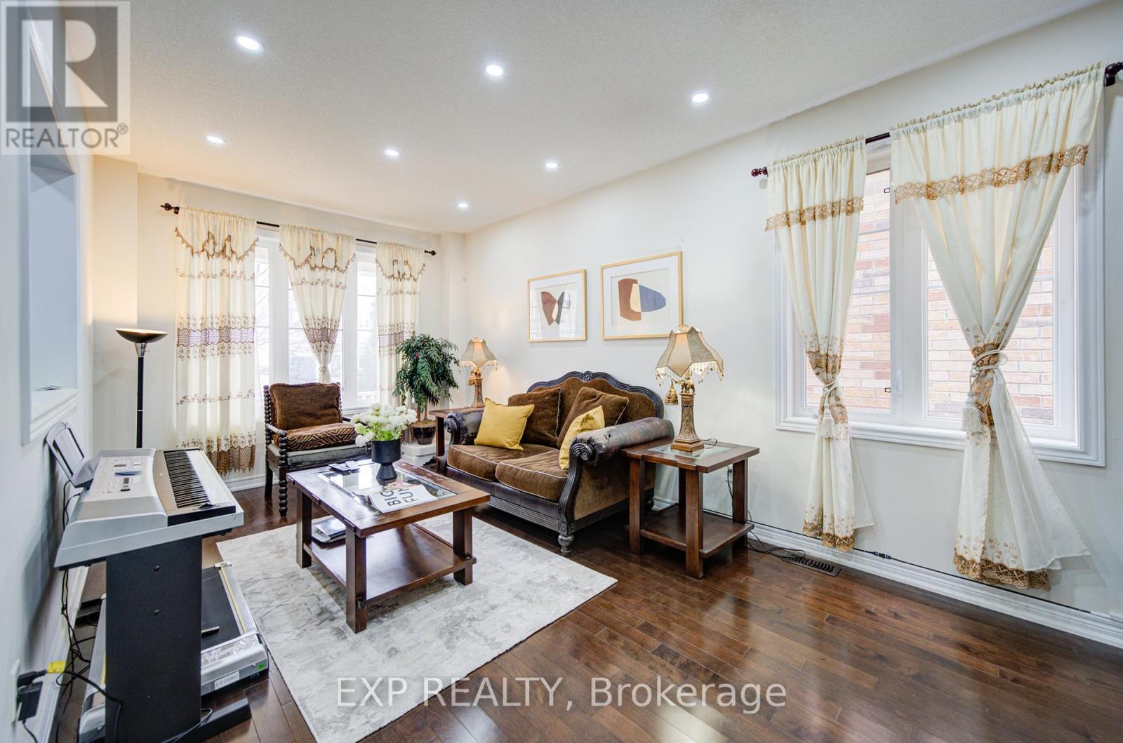 20 Everett Street, Markham, Ontario  L6E 2A4 - Photo 5 - N12996194