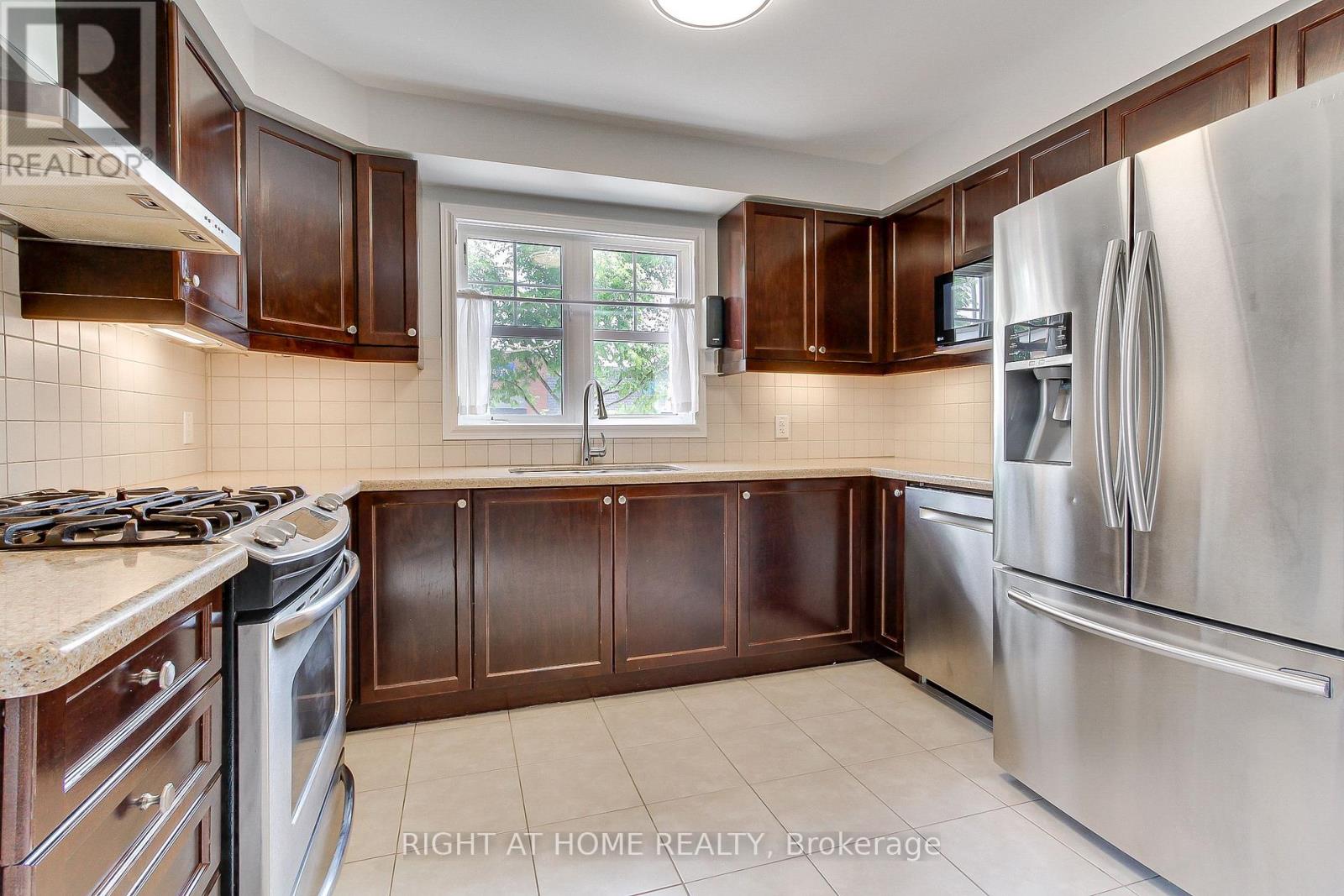 468 Langford Boulevard, Bradford West Gwillimbury (Bradford), Ontario  L3Z 0K8 - Photo 16 - N12996314