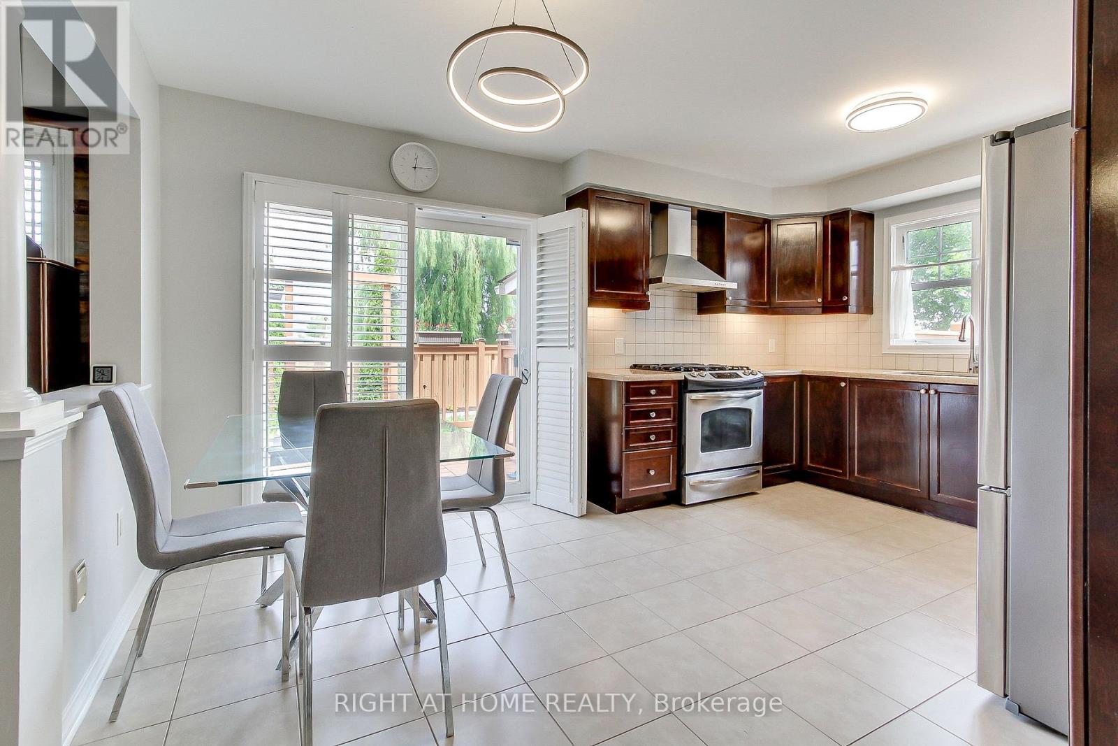 468 Langford Boulevard, Bradford West Gwillimbury (Bradford), Ontario  L3Z 0K8 - Photo 19 - N12996314