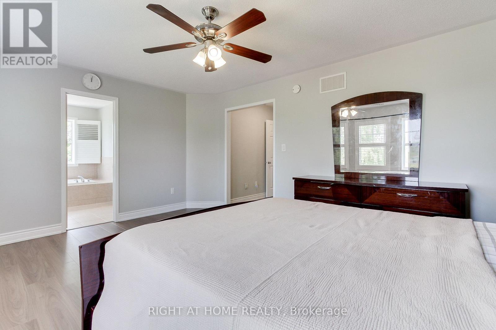 468 Langford Boulevard, Bradford West Gwillimbury (Bradford), Ontario  L3Z 0K8 - Photo 29 - N12996314