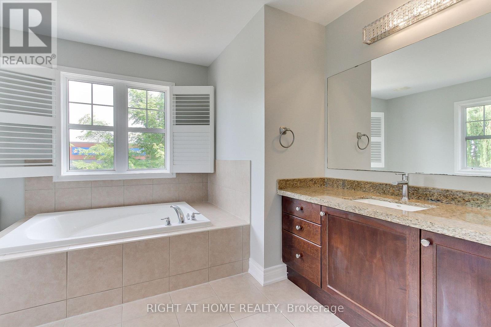 468 Langford Boulevard, Bradford West Gwillimbury (Bradford), Ontario  L3Z 0K8 - Photo 30 - N12996314