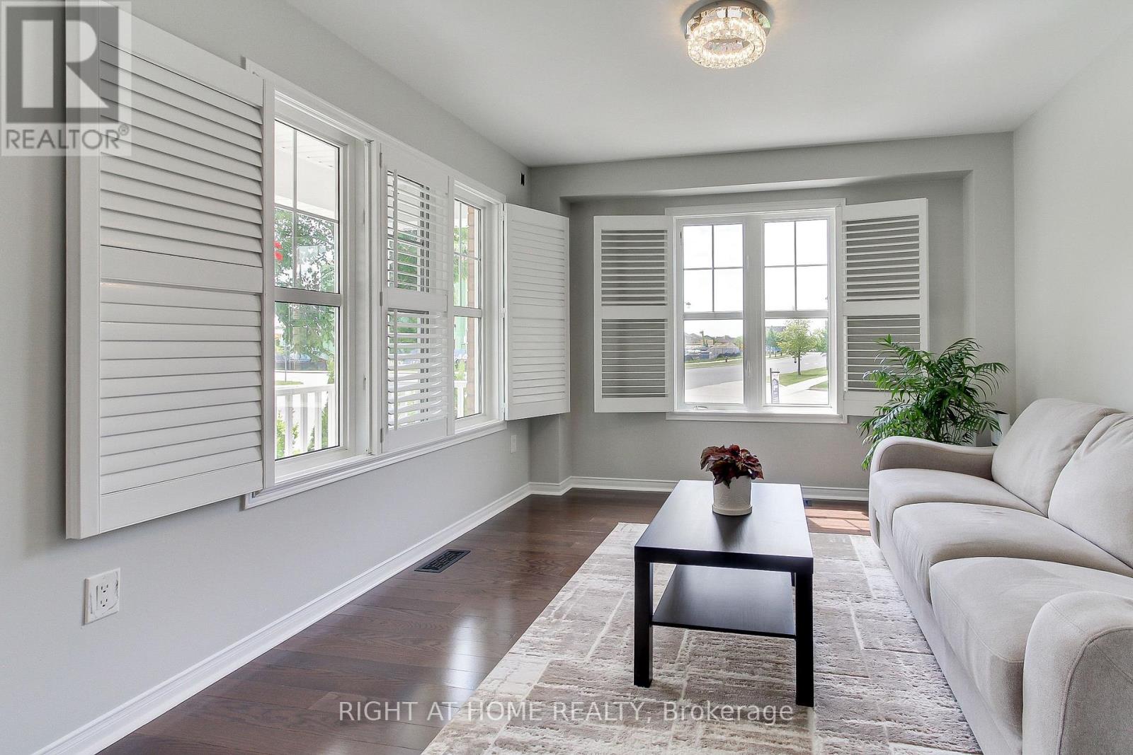 468 Langford Boulevard, Bradford West Gwillimbury (Bradford), Ontario  L3Z 0K8 - Photo 8 - N12996314