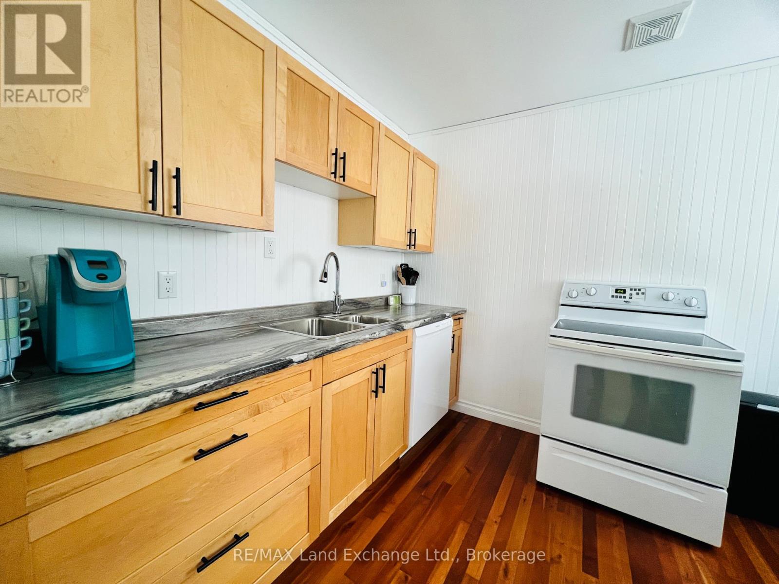 819 Wilson Avenue, Huron-Kinloss, Ontario  N2Z 2X3 - Photo 11 - X12858214