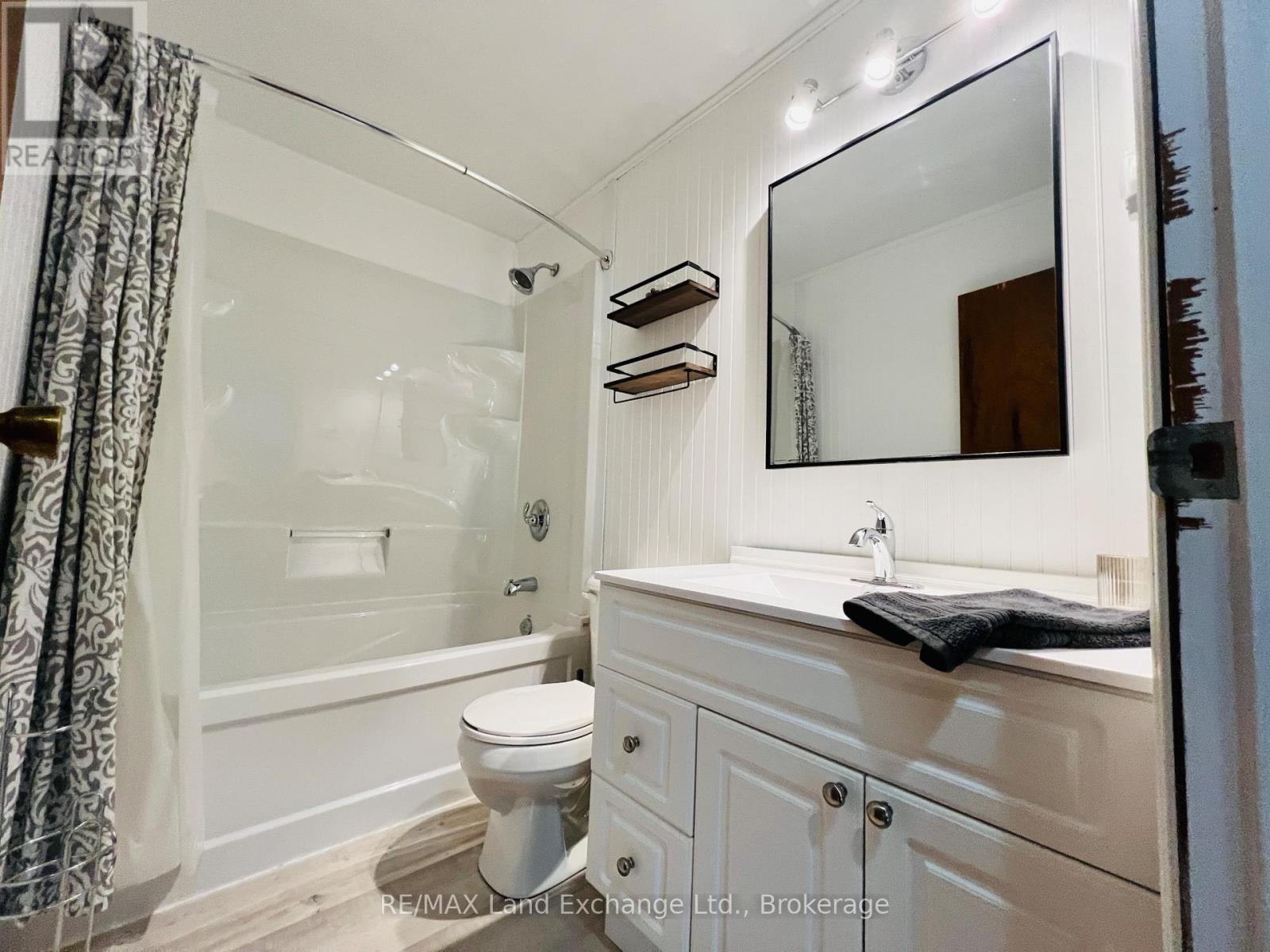 819 Wilson Avenue, Huron-Kinloss, Ontario  N2Z 2X3 - Photo 18 - X12858214