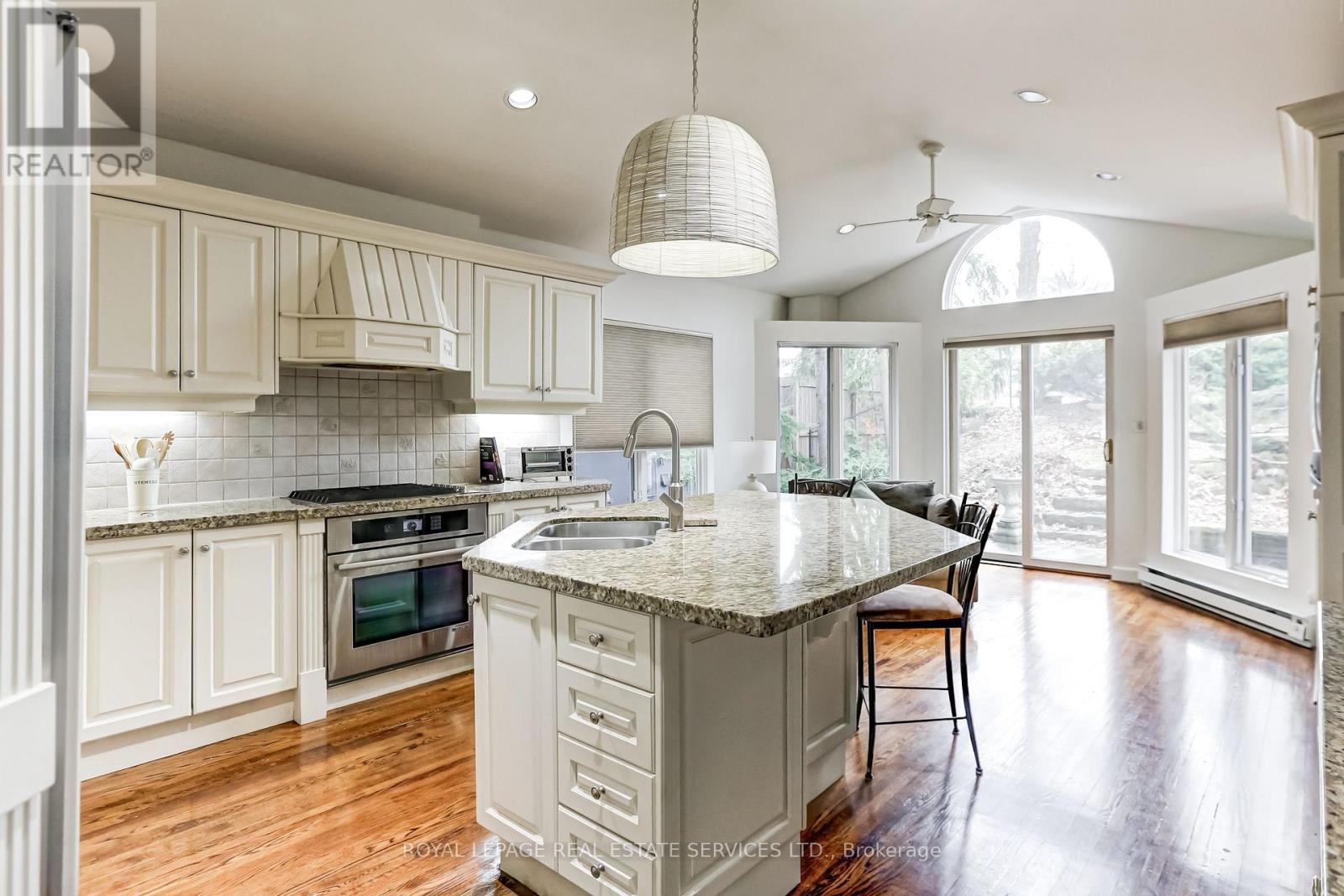 32 Edenbrook Hill, Toronto, Ontario  M9A 3Z6 - Photo 10 - W12984032