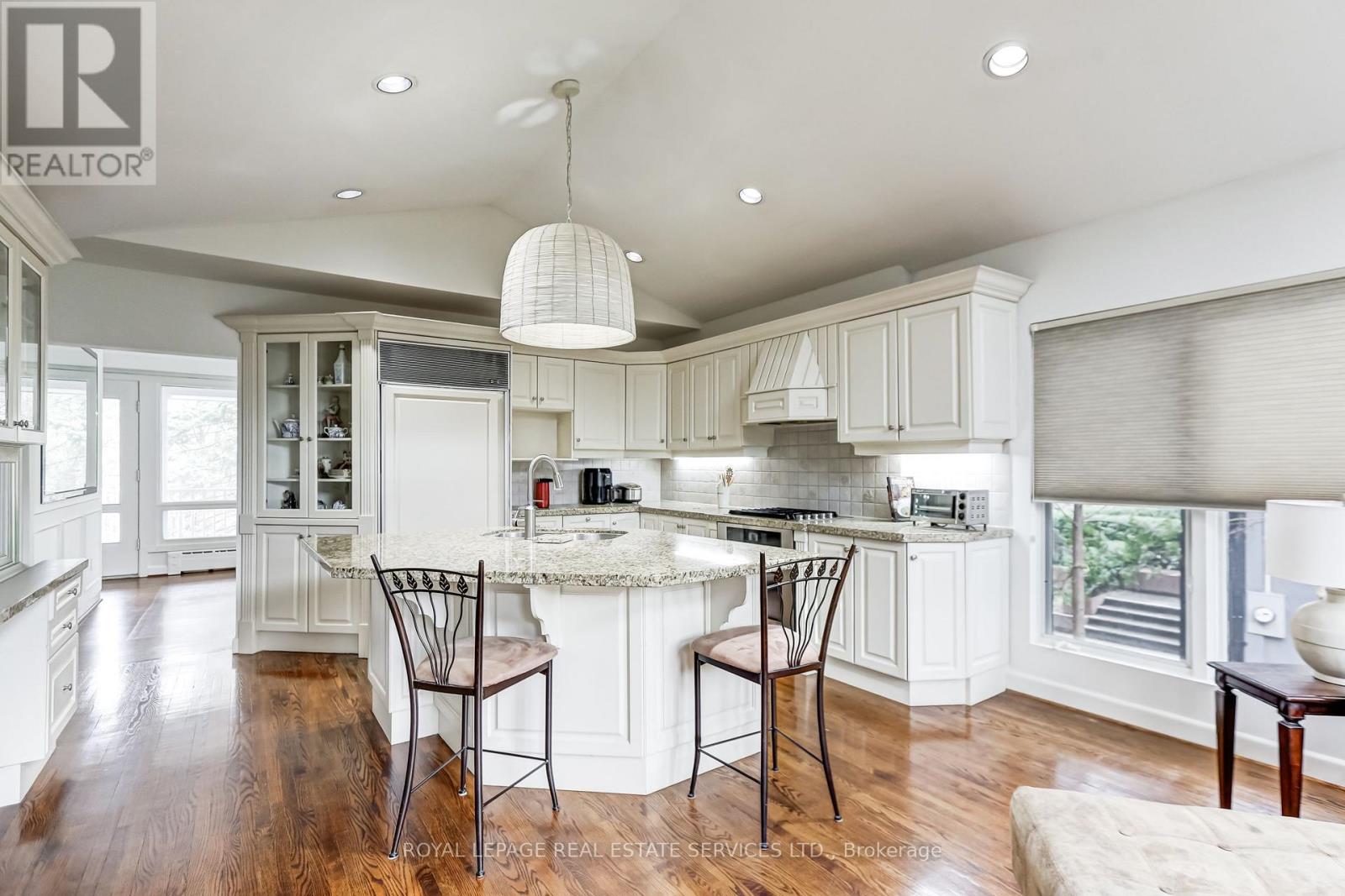 32 Edenbrook Hill, Toronto, Ontario  M9A 3Z6 - Photo 11 - W12984032