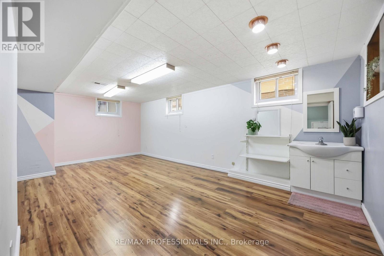 14 Dashwood Crescent, Toronto, Ontario  M9V 2N8 - Photo 17 - W12995082