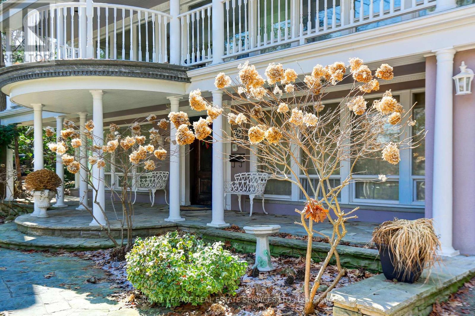 32 Edenbrook Hill, Toronto, Ontario  M9A 3Z6 - Photo 3 - W12984032