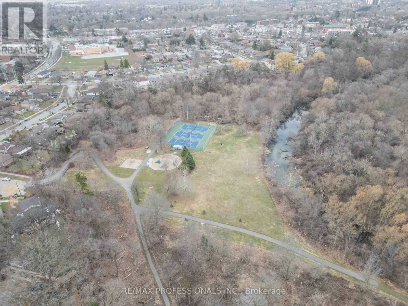 14 Dashwood Crescent, Toronto, Ontario  M9V 2N8 - Photo 25 - W12995082