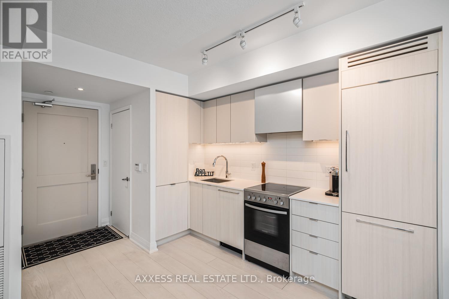 619 - 10 Gibbs Road, Toronto, Ontario  M9B 0E2 - Photo 3 - W12994186