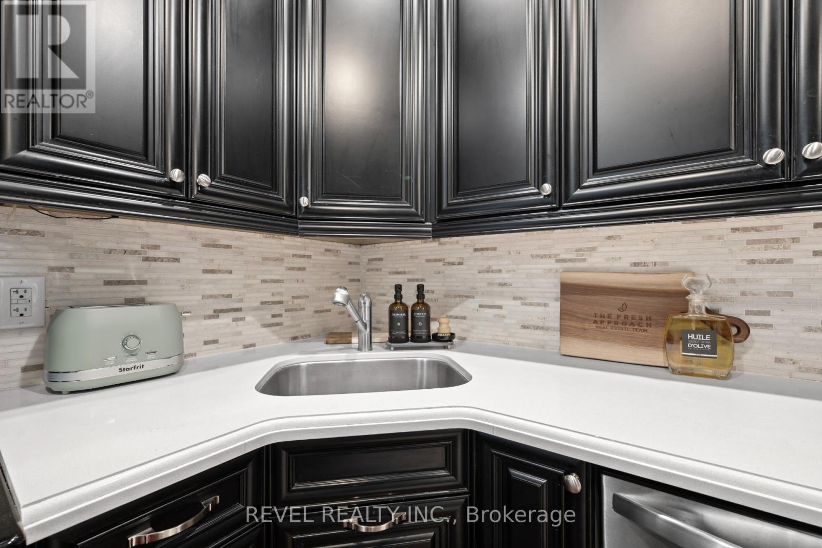 A - 296 Queen Street S, Mississauga, Ontario  L5M 1M2 - Photo 7 - W12995414