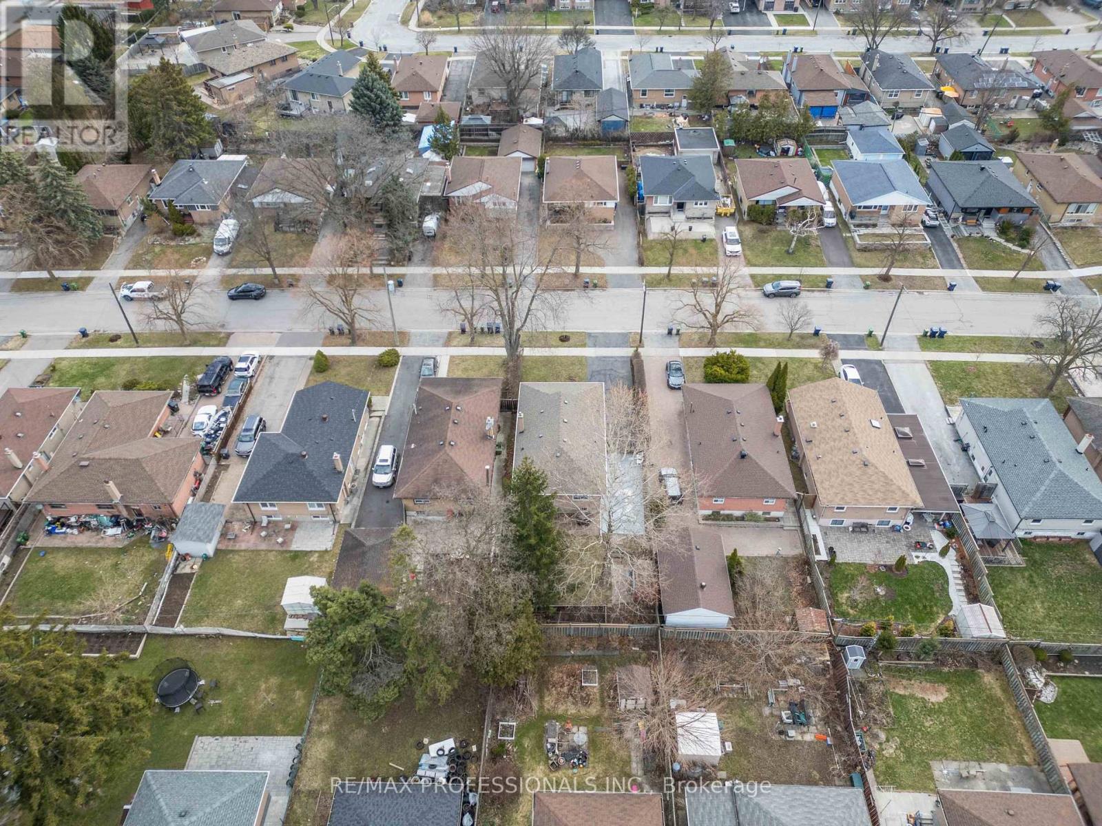 14 Dashwood Crescent, Toronto, Ontario  M9V 2N8 - Photo 24 - W12995082