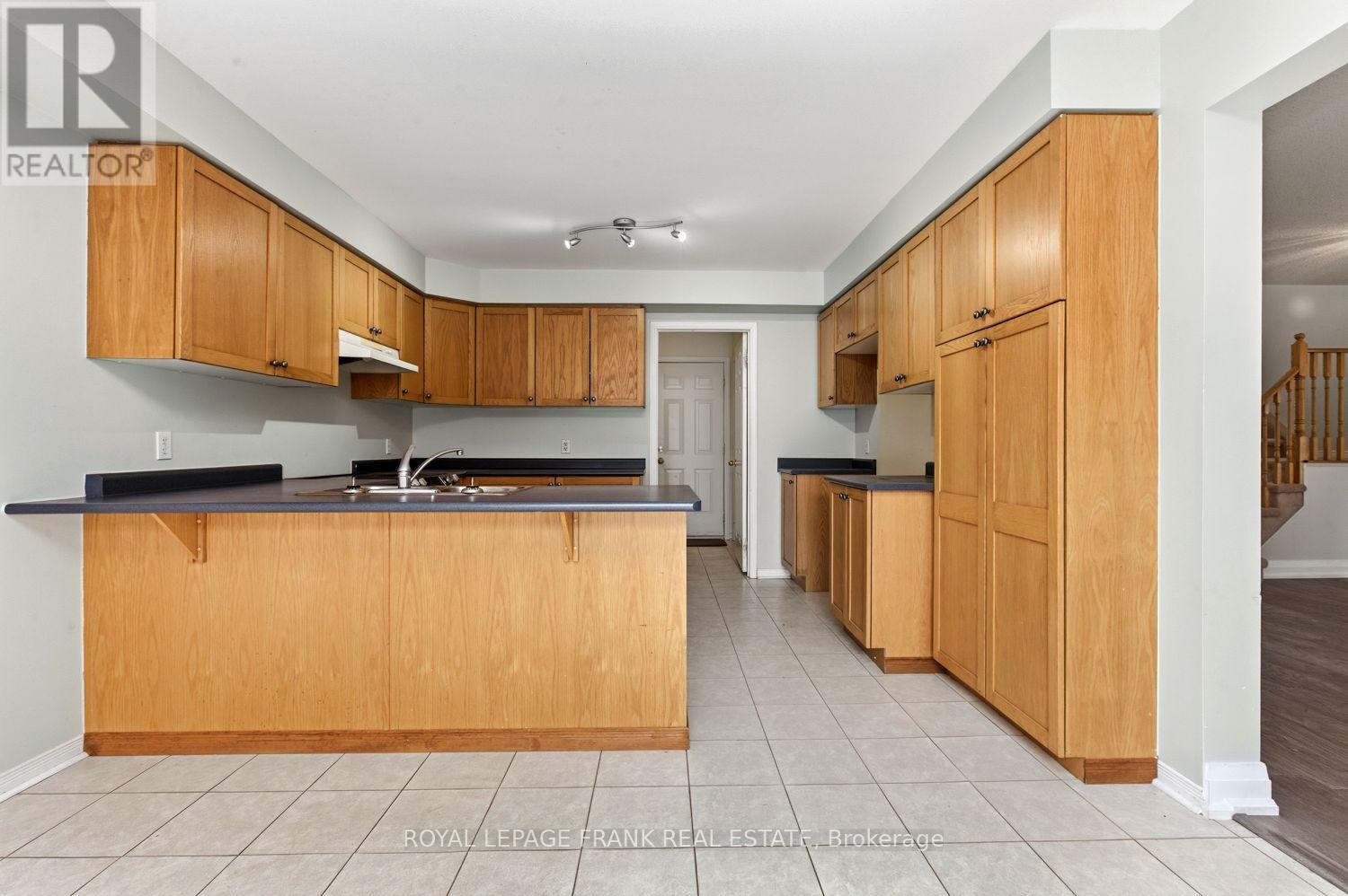 31 Gabrielle Crescent, Whitby, Ontario  L1R 3M6 - Photo 6 - E12982190