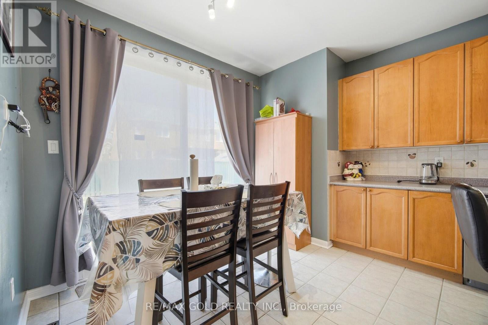 28 Latania Boulevard, Brampton, Ontario  L6P 1S9 - Photo 10 - W12995988