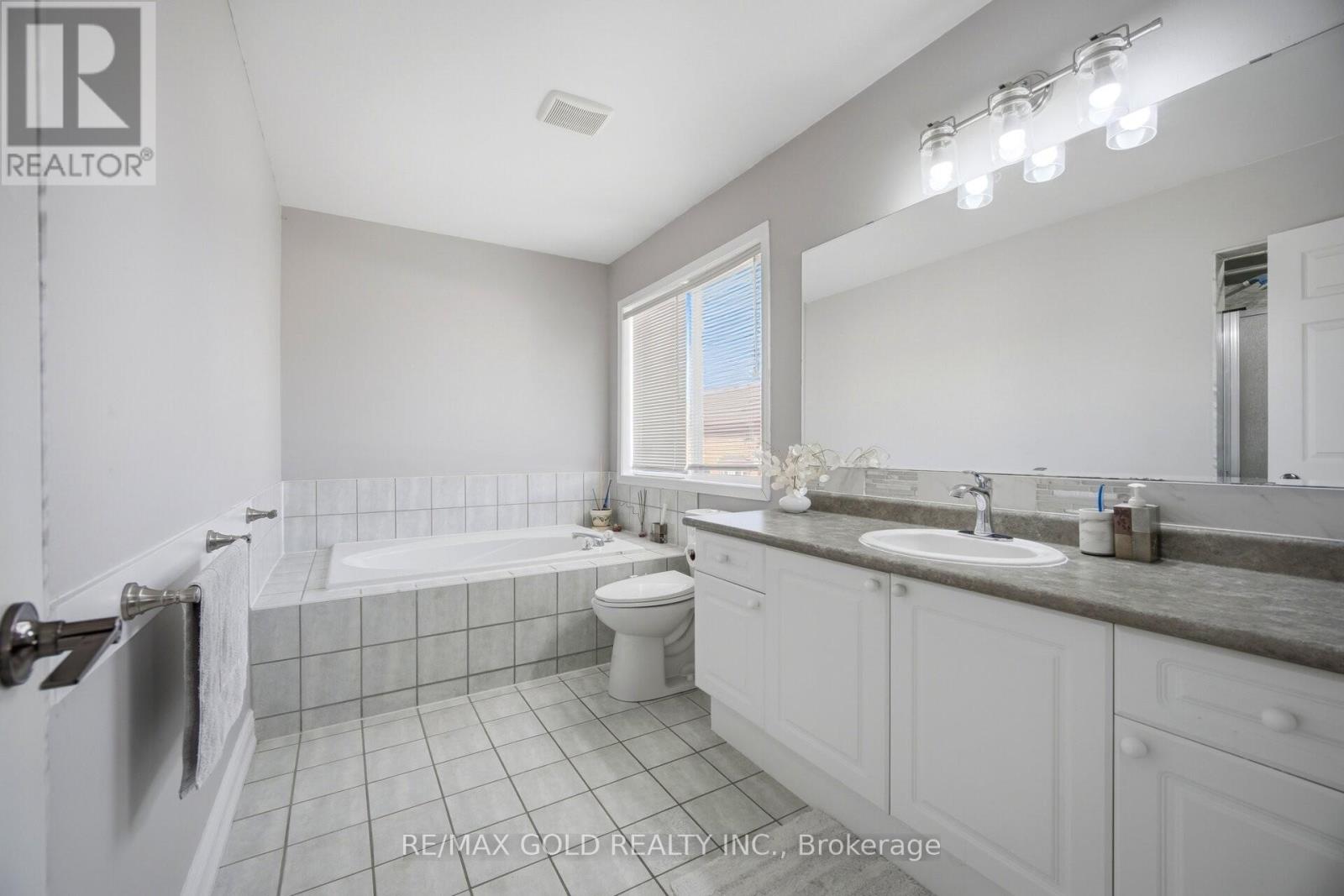 28 Latania Boulevard, Brampton, Ontario  L6P 1S9 - Photo 18 - W12995988