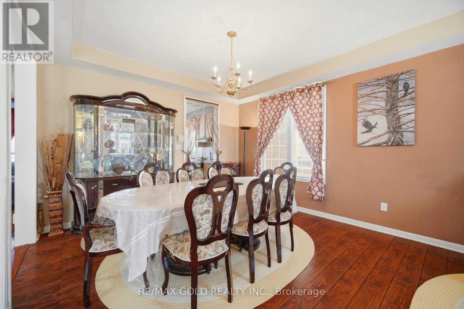 28 Latania Boulevard, Brampton, Ontario  L6P 1S9 - Photo 7 - W12995988